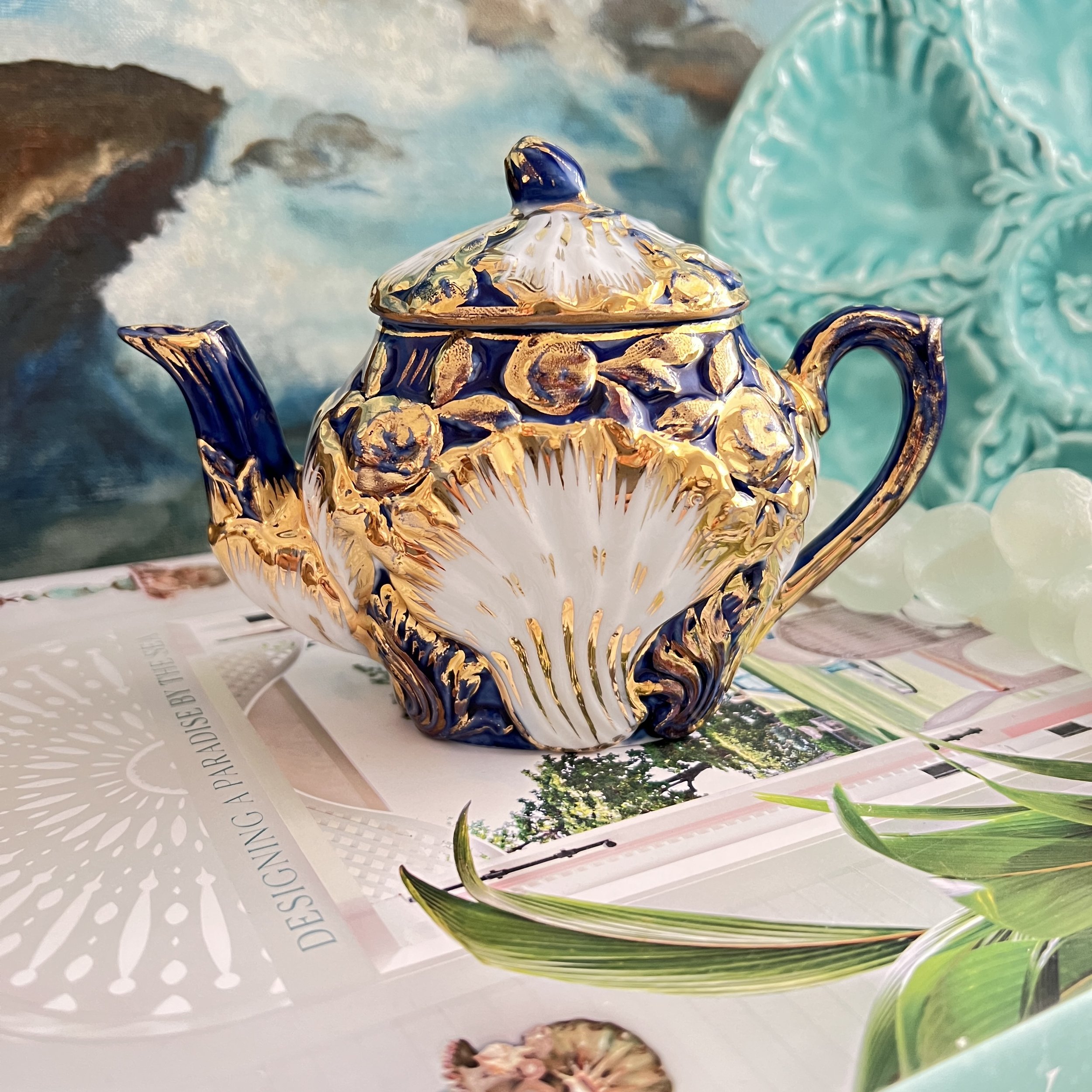 stashestates-blue-teapot-1.jpeg
