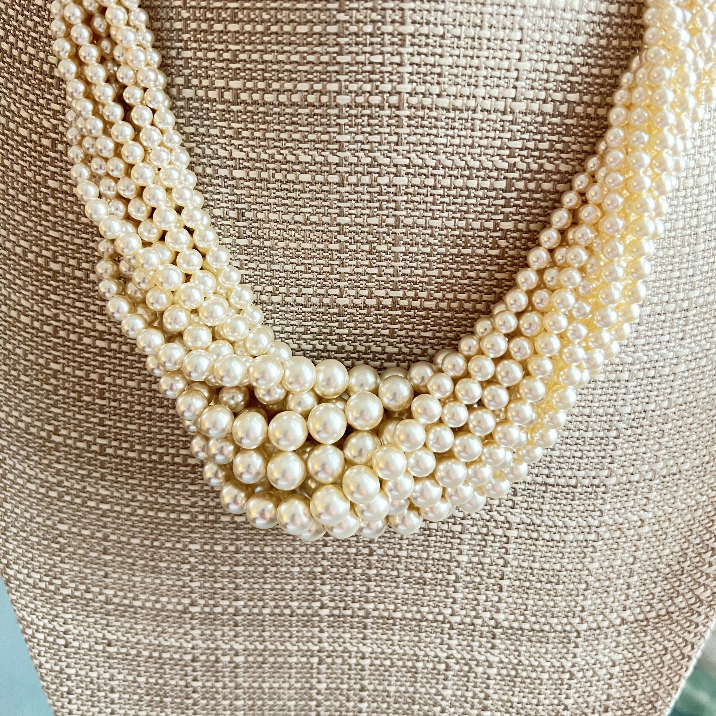 stashestates-pearl-necklace-4.jpeg