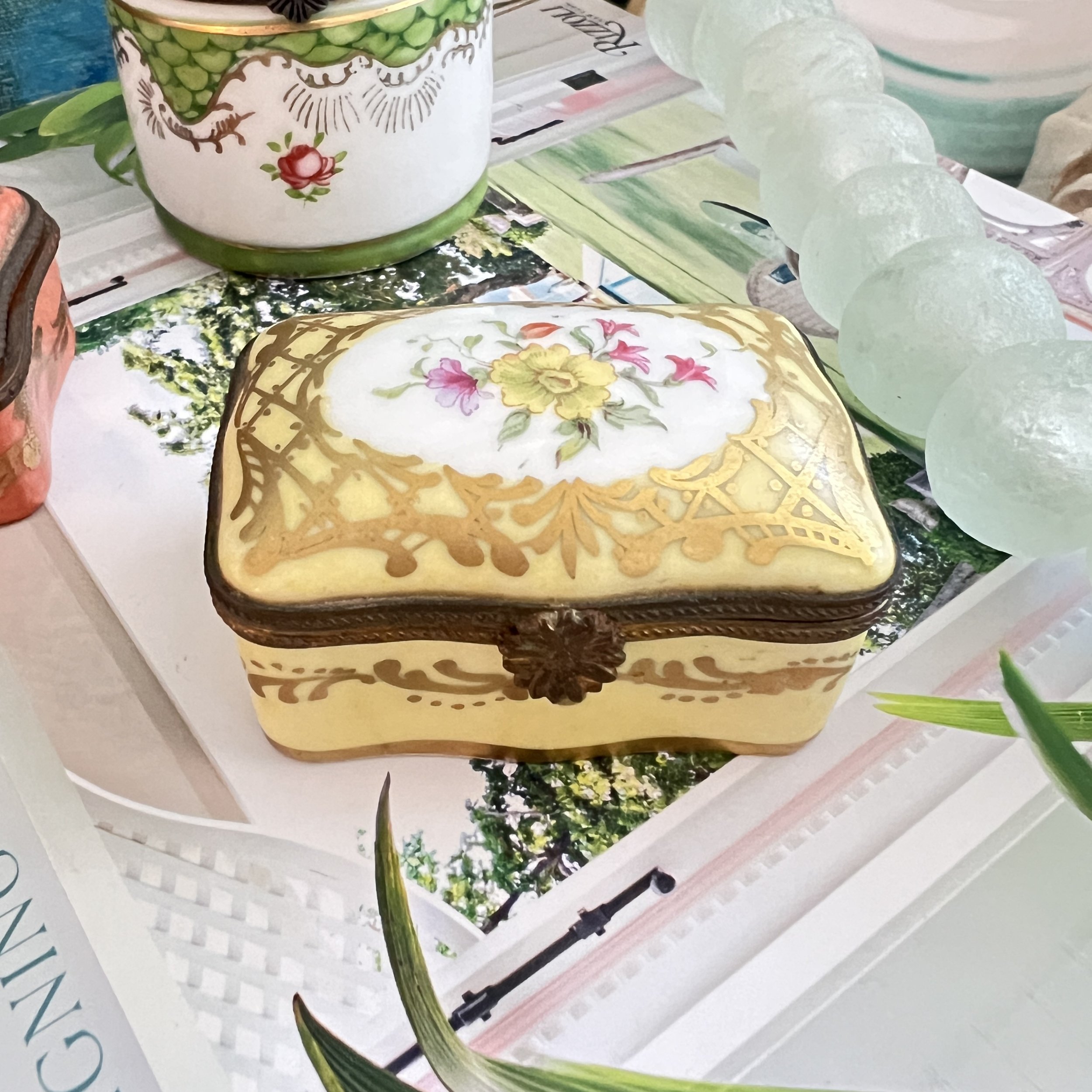 stashestates-porcelain-boxes-2.jpeg