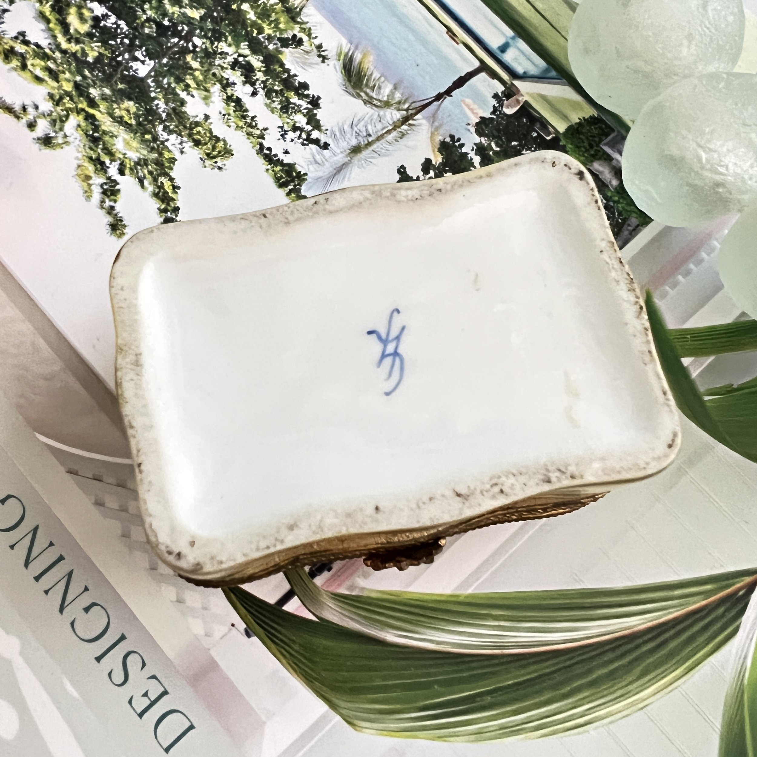 stashestates-porcelain-boxes-4.jpeg