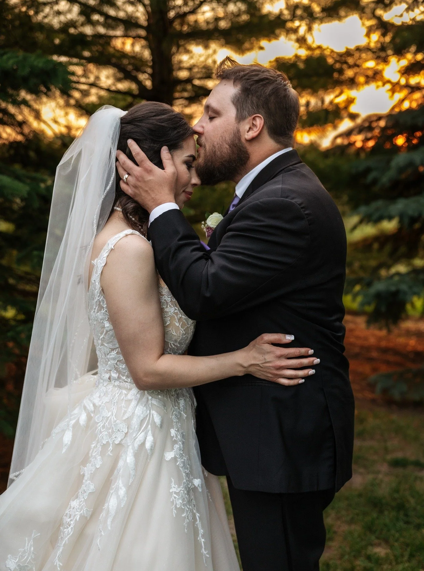 🌅 Enveloped in golden light, his gentle kiss spoke every word his heart felt.

Photography: @jamiechristinephotos 
Venue: @country_coach_house 
Hair: @hairbyjessicareczek 

#weddingvenue #chicagowedding #burlingtonillinois #kanecountywedding 
#golde