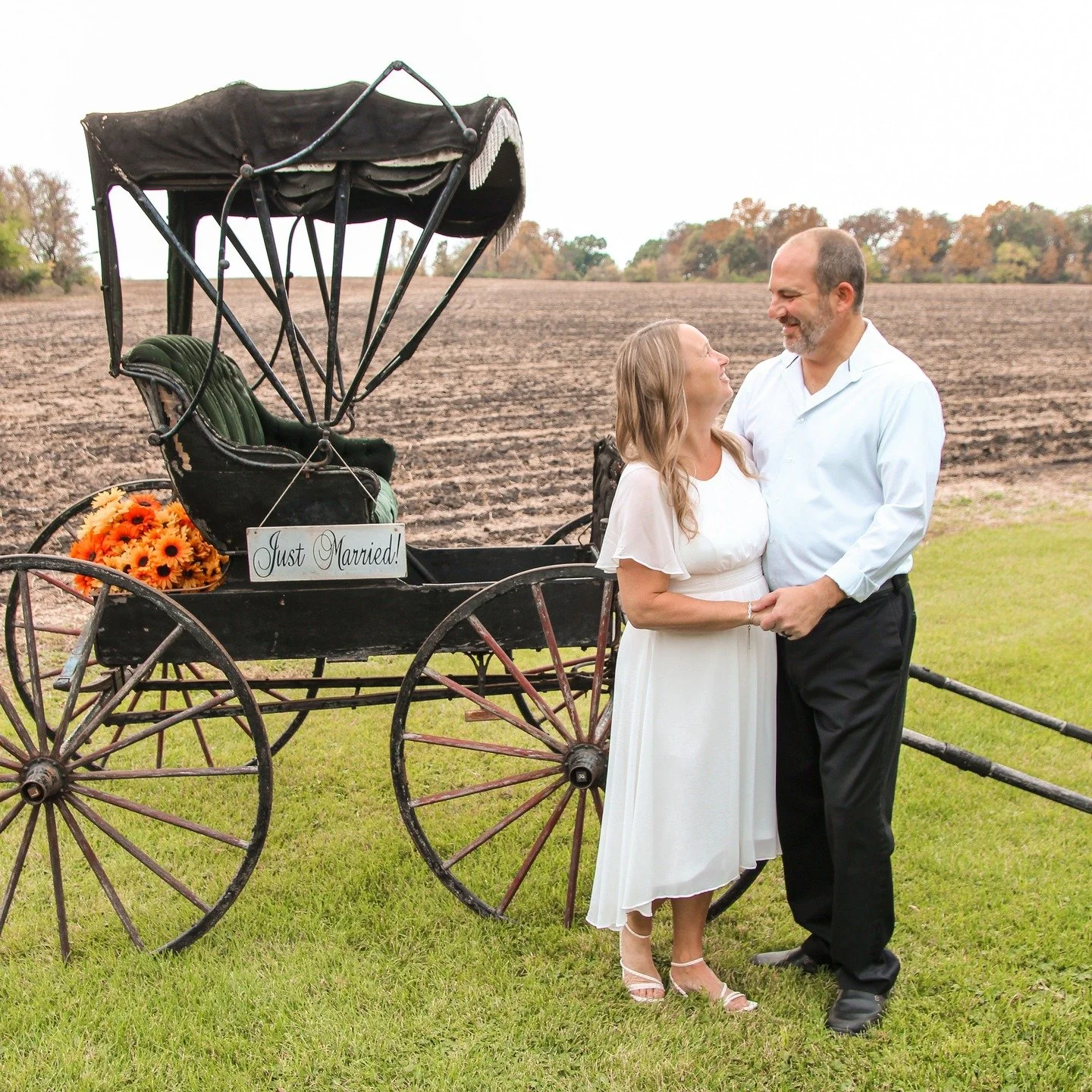 After their destination vows, Maggie &amp; Ryan gathered their loved ones for a beautiful reception at Country Coach House.

📸 Photos: @jamienoellephotography 
🎶 DJ: Dj Dan
🍢 Catering: Hy-Vee
🏡 Venue: @country_coach_house 

#countrycoachhouse #il