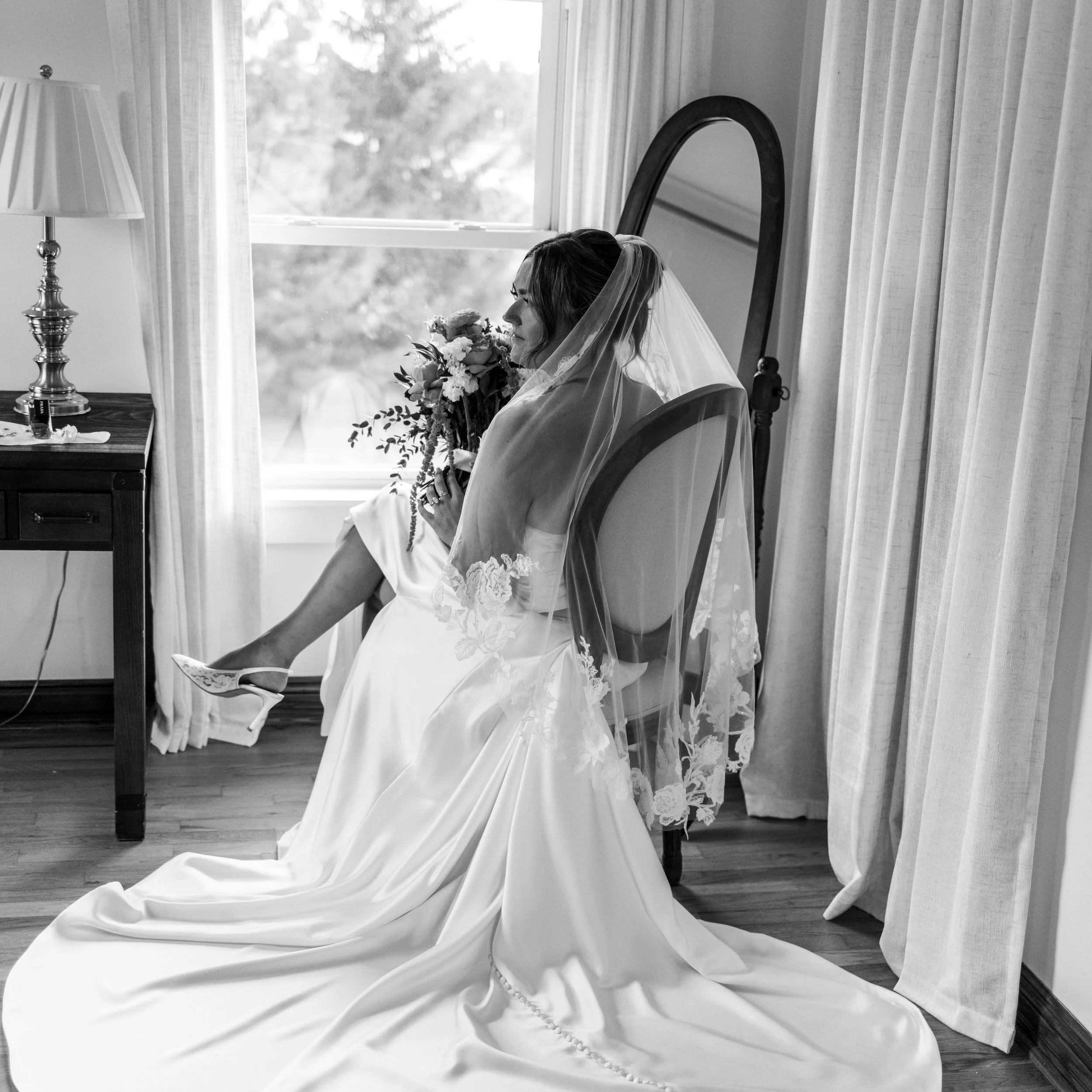 A few timeless moments from Eric &amp; Olivia&rsquo;s wedding day here at Country Coach House in Burlington, IL.

Venue: @country_coach_house 
Photos: @redphotographybymichelle 
Flowers: @farmdog_flowers 
Hair and Makeup: @phenixsalonsuitesus Ashley 