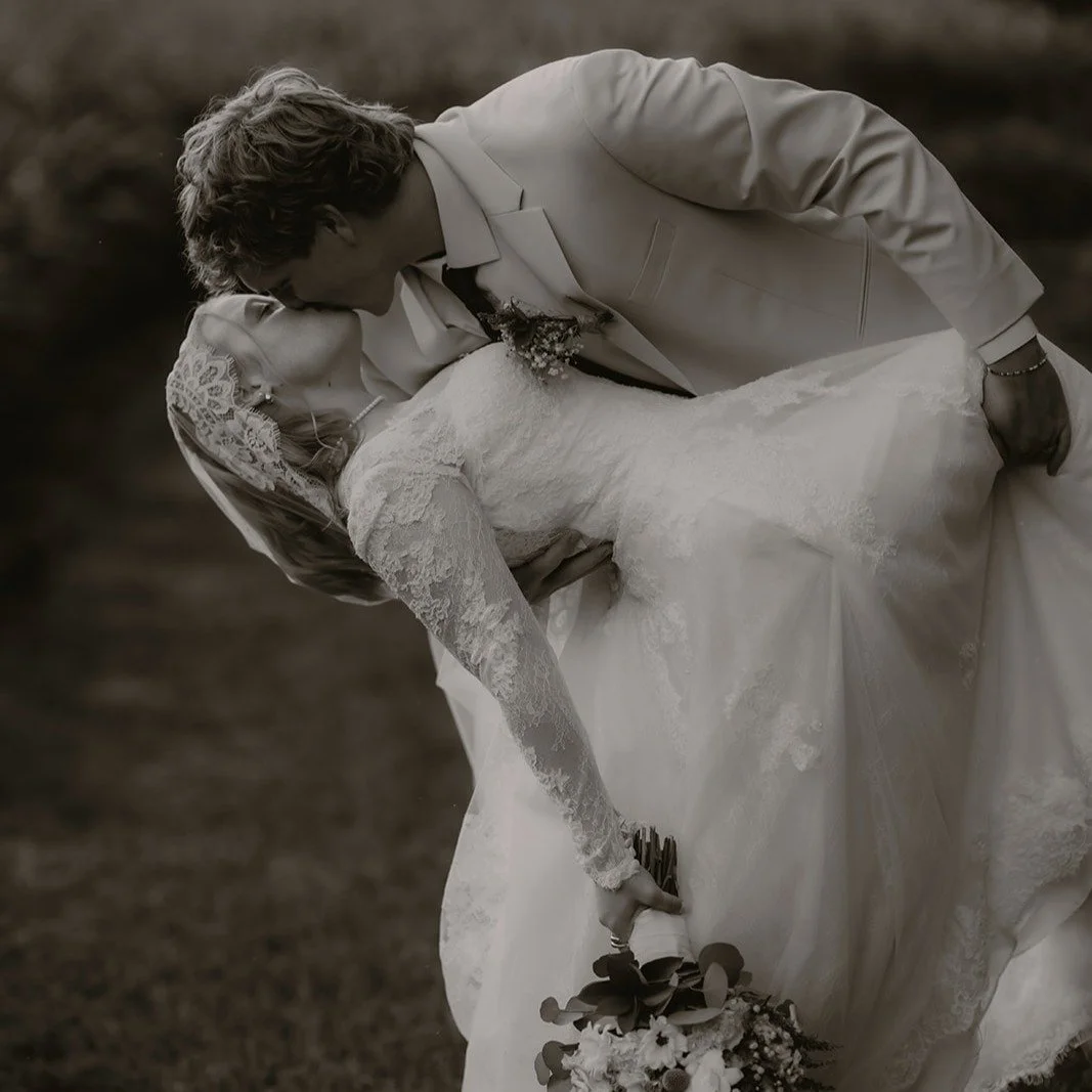 Beautiful moments from Elizabeth and Cameron's big day at Country Coach House in Burlington, IL. June 27, 2026

Photos: @gamachephoto
Caterer: @taqueriaaurora 
Videographer: @noahjstein 
Dessert: @milkhouseicecream 
Florist: @bouquetsbeckys 
Dress: @