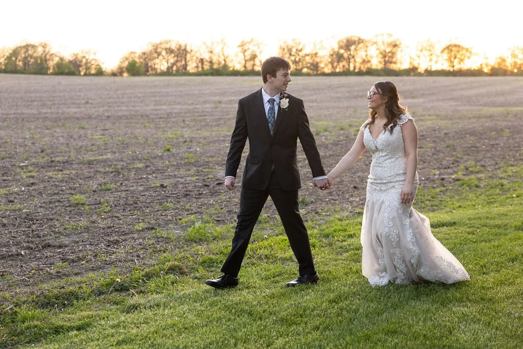 Couple at Country Coach House wedding venue in Burlington, IL 