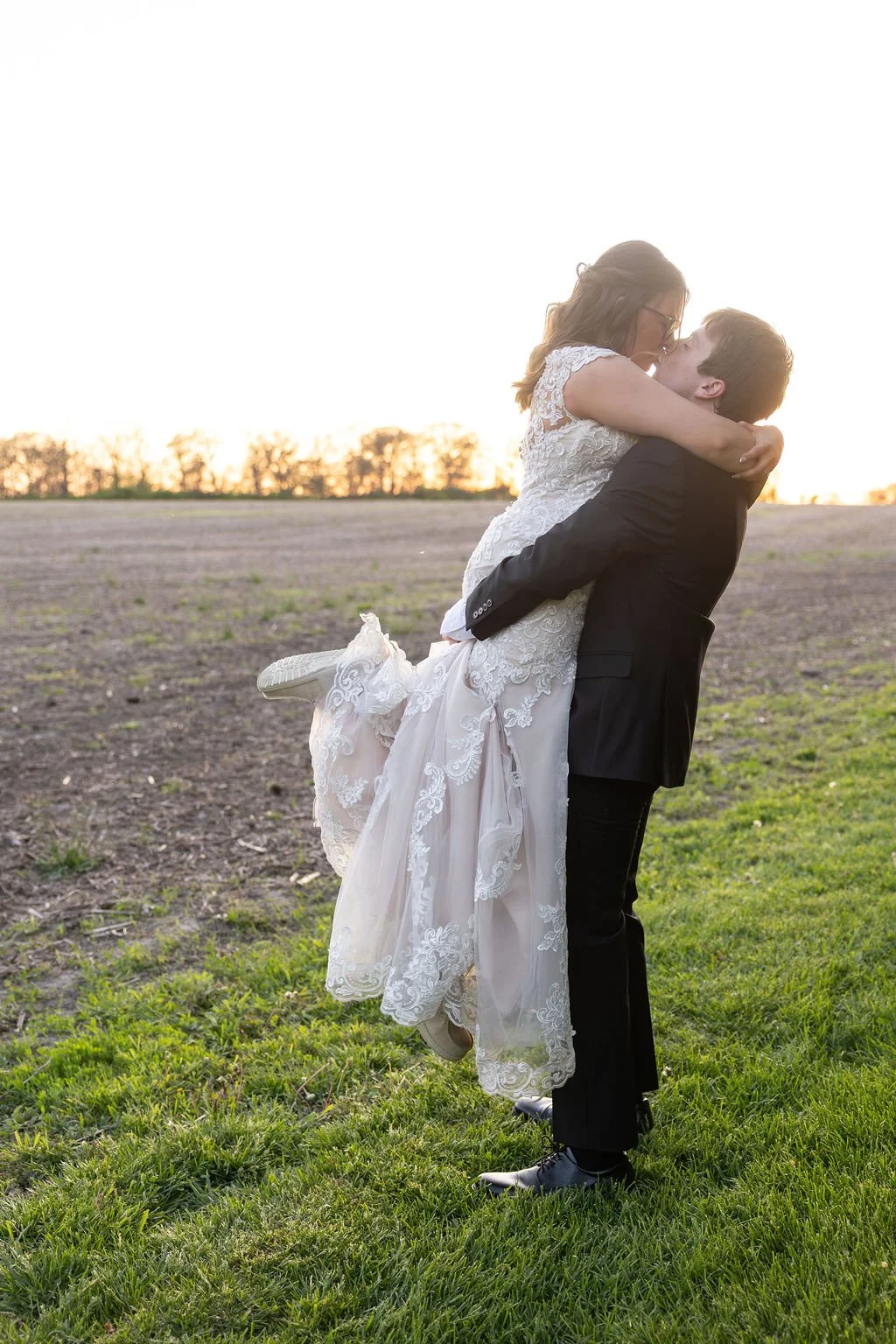 Couple at Country Coach House wedding venue in Burlington, IL 