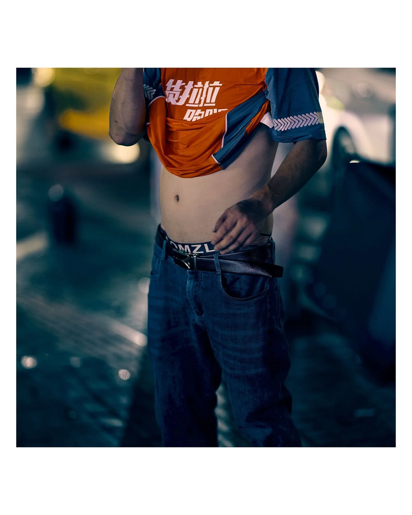 Belly&rsquo;s of Chongqing China. Temp around 38 real feel going on 45c. Crazy hot. Awesome night time vibes. #chongqing #street #portrait #streetphotography #beijingbelly