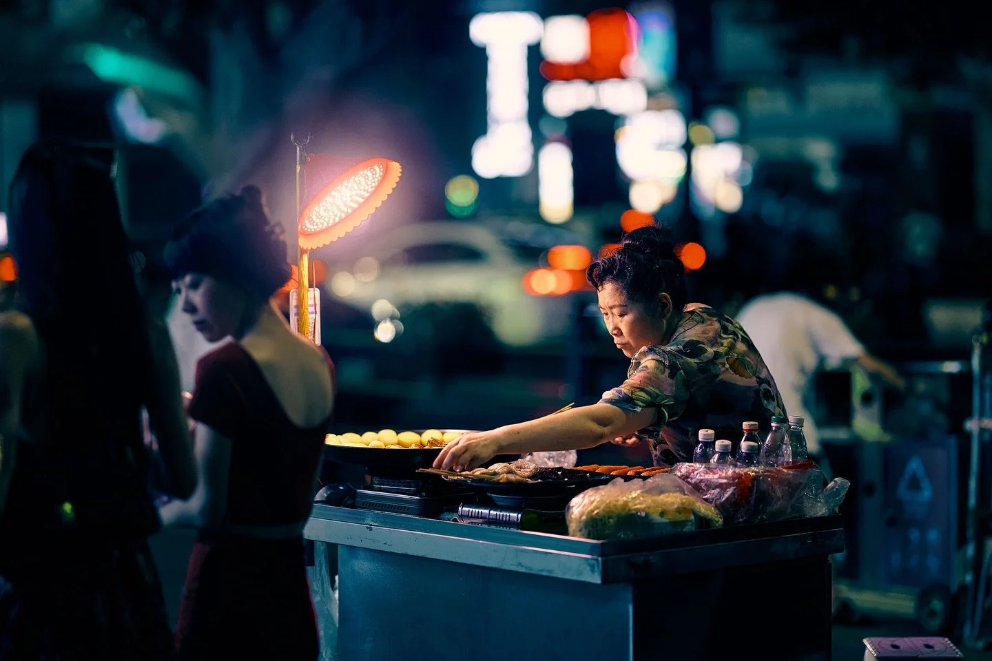 Street life in Chongqing. Evening wanderings. #streetphotography #china #travel #asia