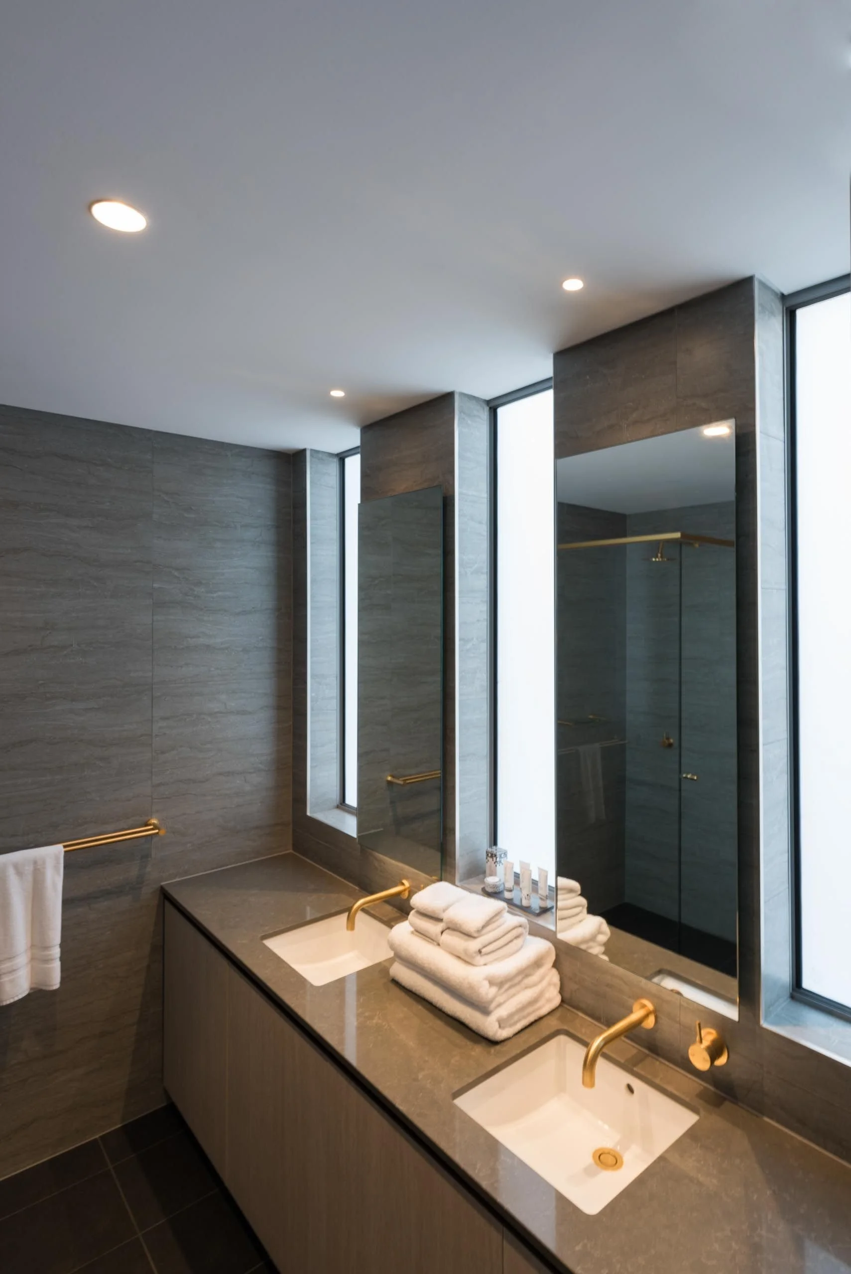 114.TIST0043 OVER VANITY.jpeg