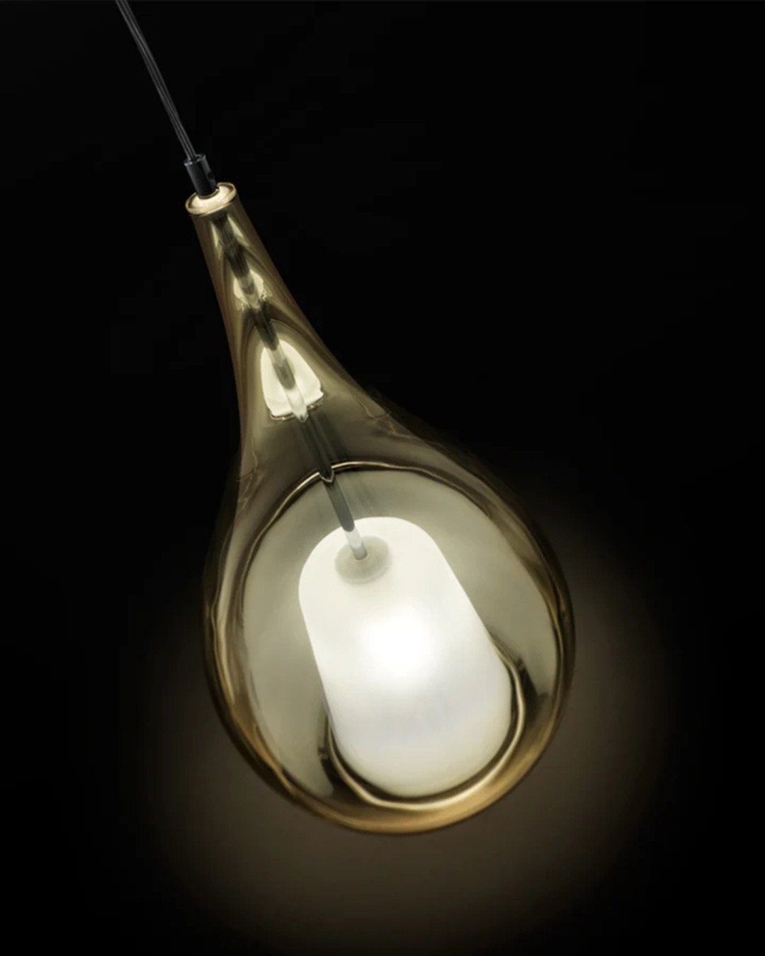 Meet Zoe 

#richmondlighting #canginietucci #pendantlightingdesign #melbournedesign #italianlighting