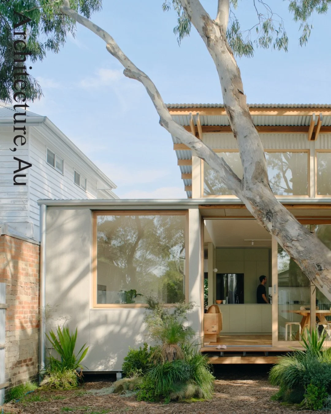 Thornbury Eucalyptus House @architecture_au by @card_practice 

📸 @tomross.xyz 
🧱 @toppconstructs 

#richmondlighting #cardpractice #melbournehomes #interiordesignlife #homerenovationideas