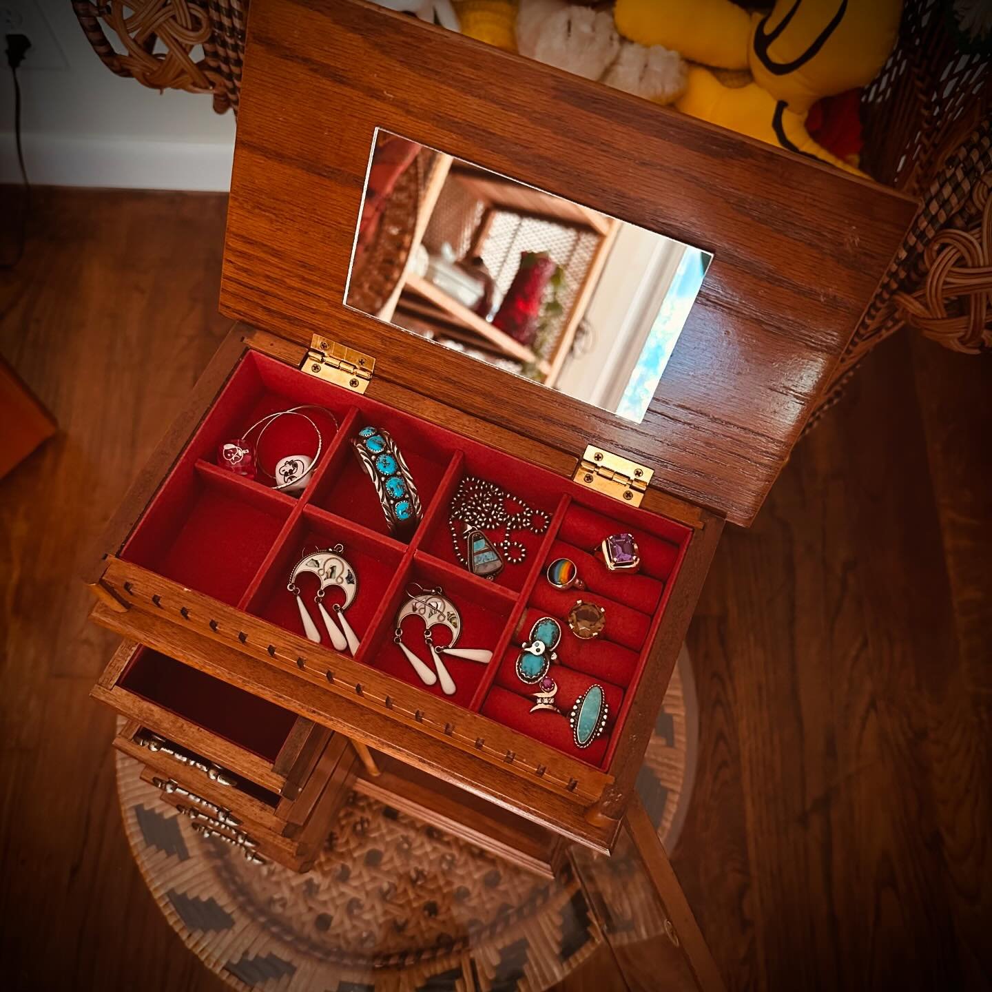 We&rsquo;ve got a cute jewelry box in the shop (doubles as a music box!) &mdash; made it cuter with some jewelry from some talented artists 🤩