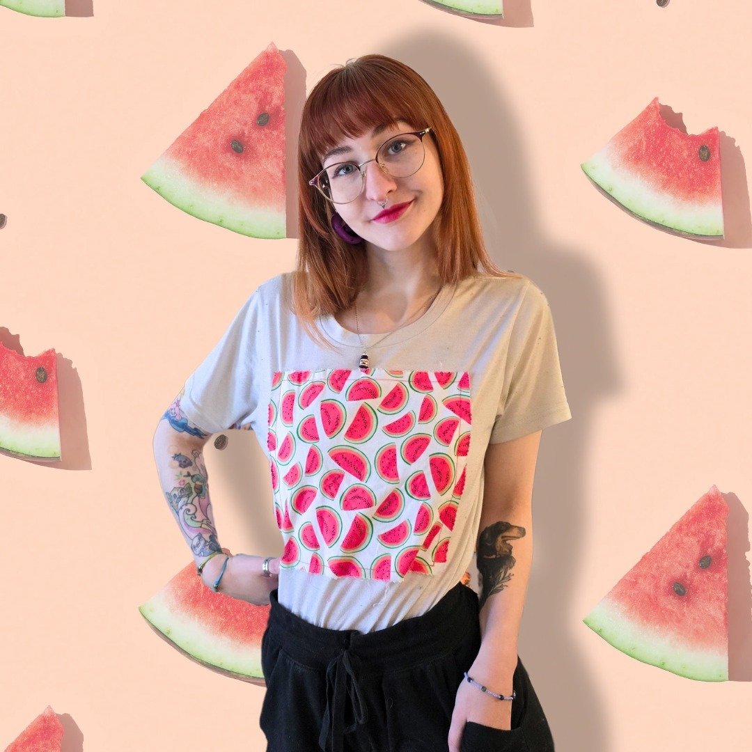A little personal project bc the sun is back and i feel like SUMMERRRRR ☀️🍉

This watermelon print has been in my fabric stash since last year and it was just perfect for this upcycle 🤭

I have a ton of new projects on the way, i'm so excited 🥳