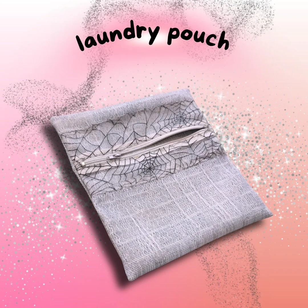 i know halloween is over but i wanted to show y'all this pretty laundry pouch i made as a little personalised thank you gift for @lilith.manicure when she ordered a pack of face wipes from my online store 💖

there's nothing i love more than making t