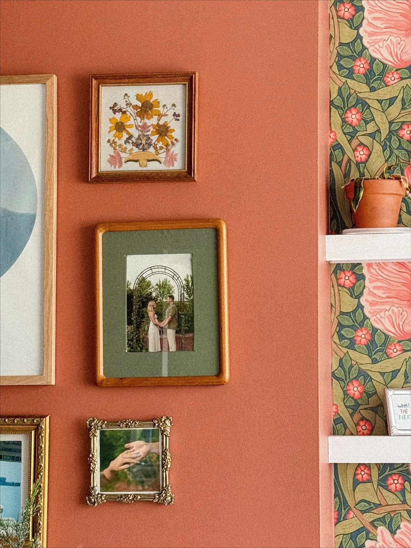 A few cozy corners of our home 🏡&nbsp;

#homedecor #vintagestyle #homeinspo #interiordesign #branddesigner #ecclecticmaximalism