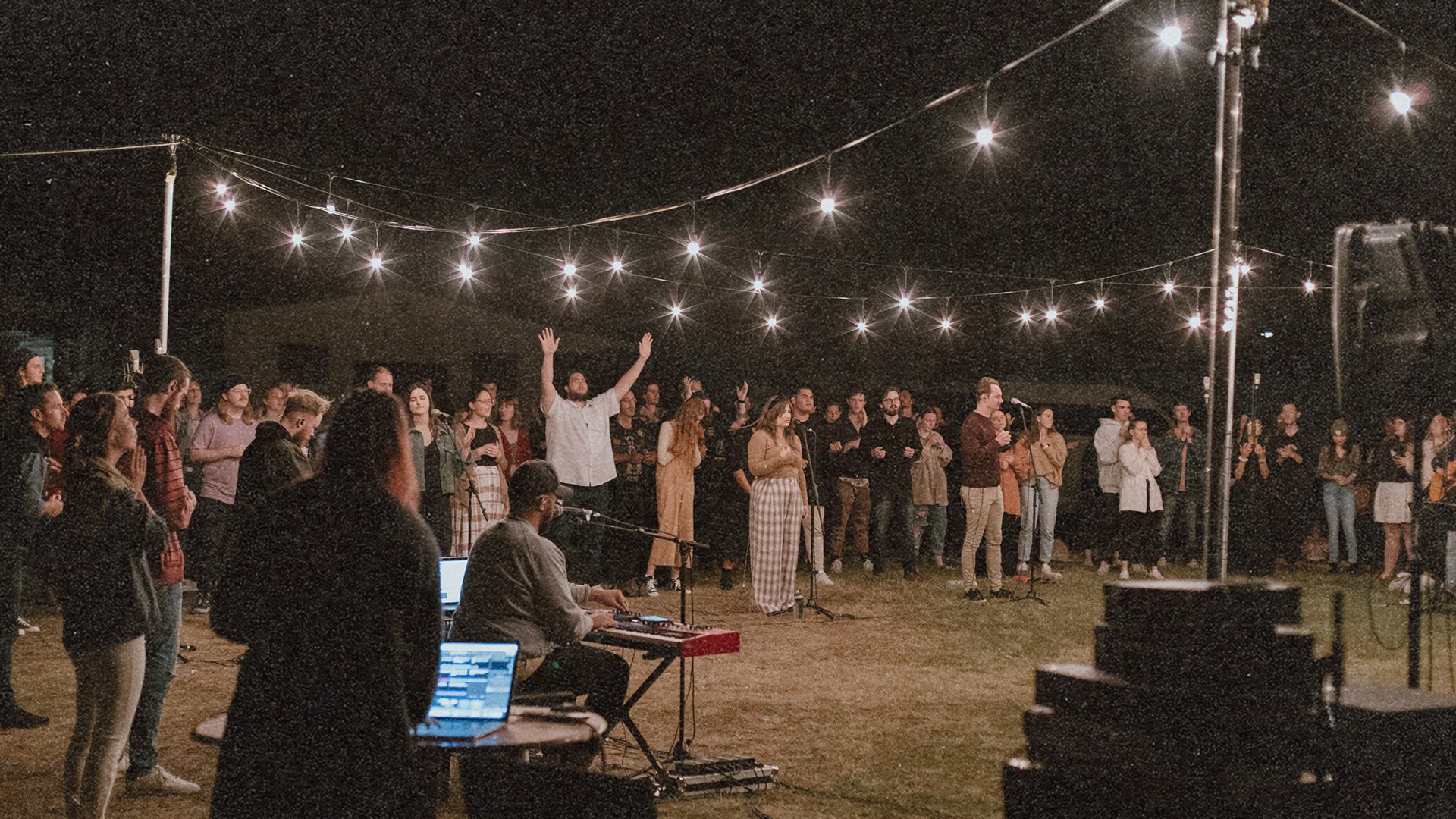 Field-worship-6.jpg