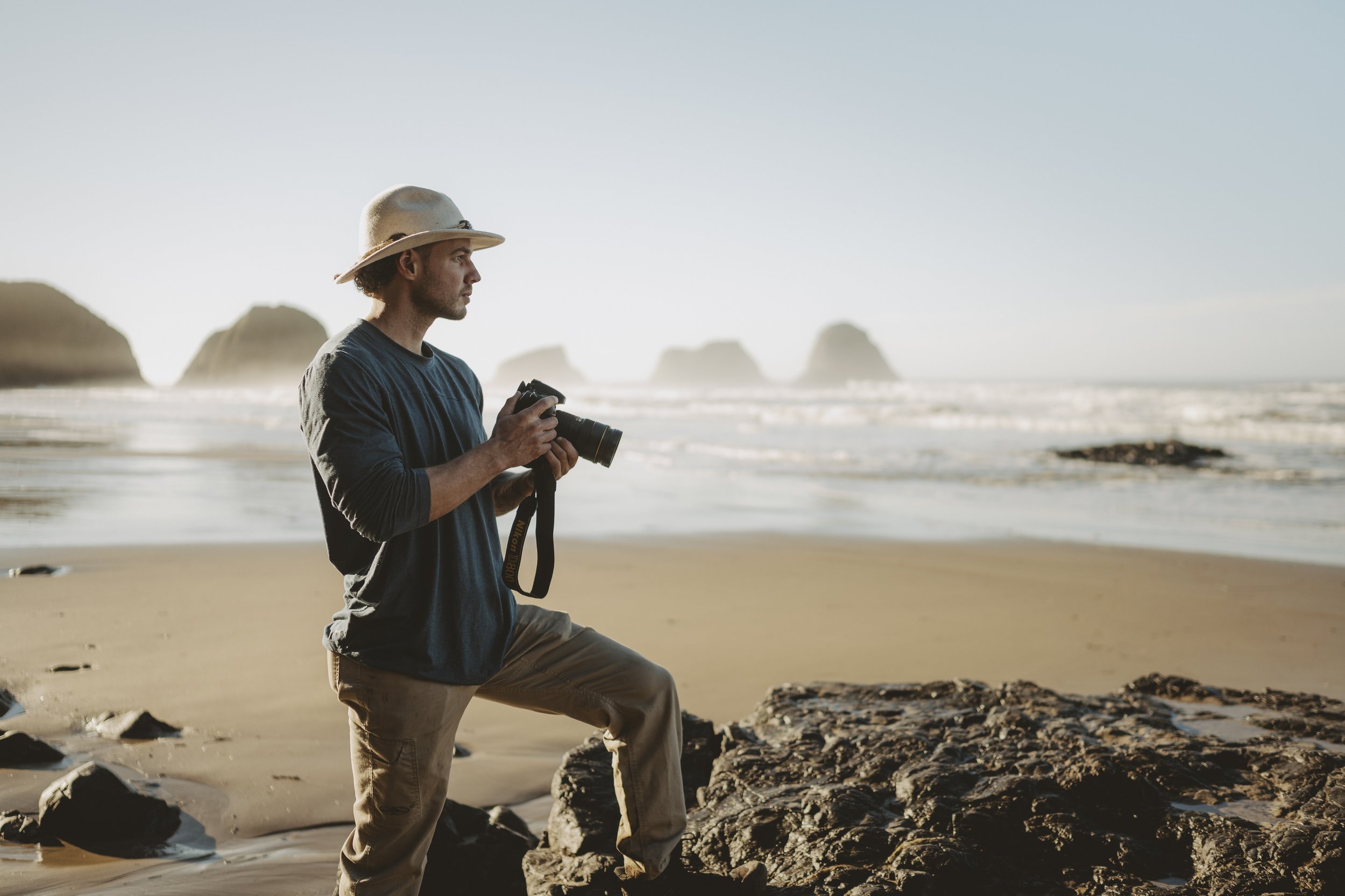 Adventurous Oregon elopement photographer on the Oregon Coast