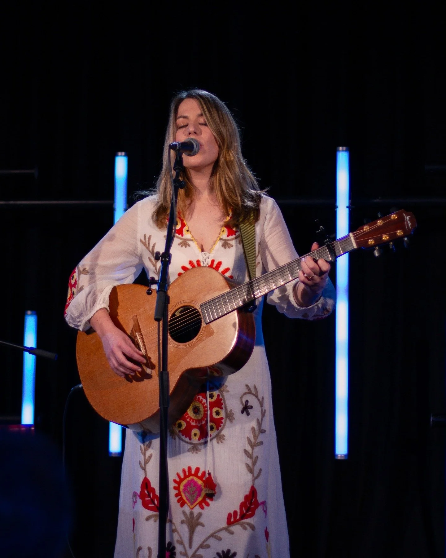Saturday's Headliner - the incredible @niamhreganmusic mesmerized us with a heartfelt performance, captured by the film crew. If you missed it, you can see it on @tg4tv this Monday night

ph: @deris_010