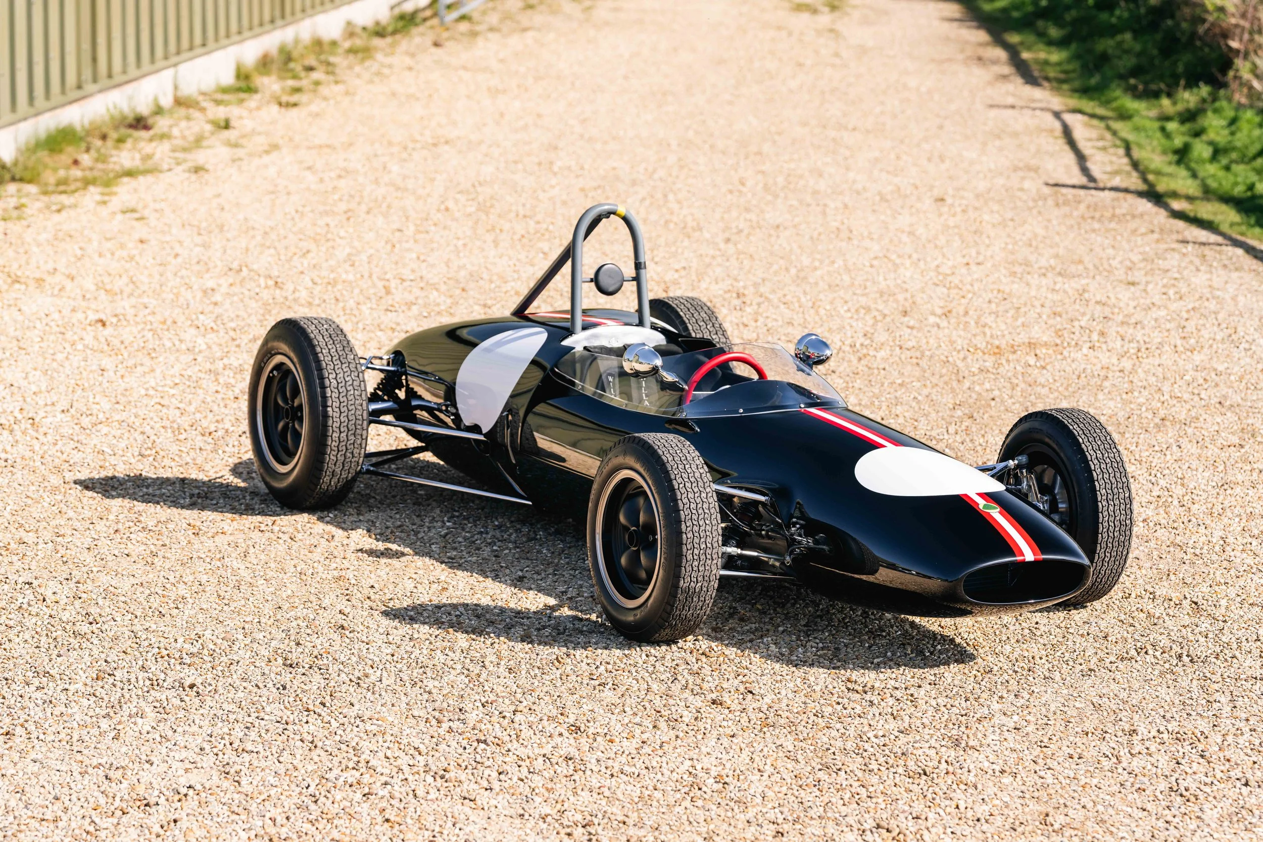 Lotus 22 Formula Junior – front three-quarter view, chassis 22-J-39, black livery with Austrian stripes