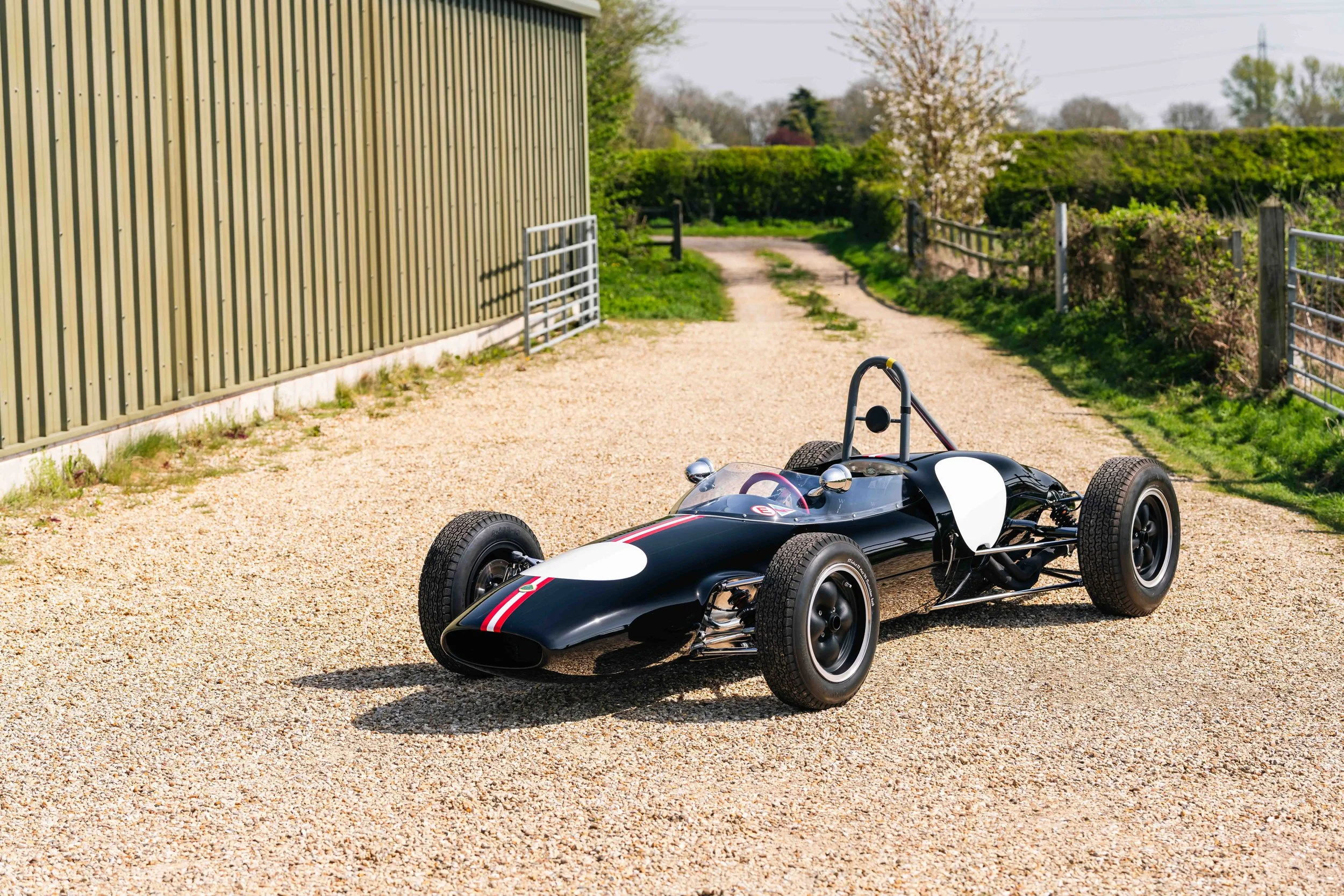 Lotus 22 Formula Junior – left three-quarter view, chassis 22-J-39, black livery with Austrian stripes