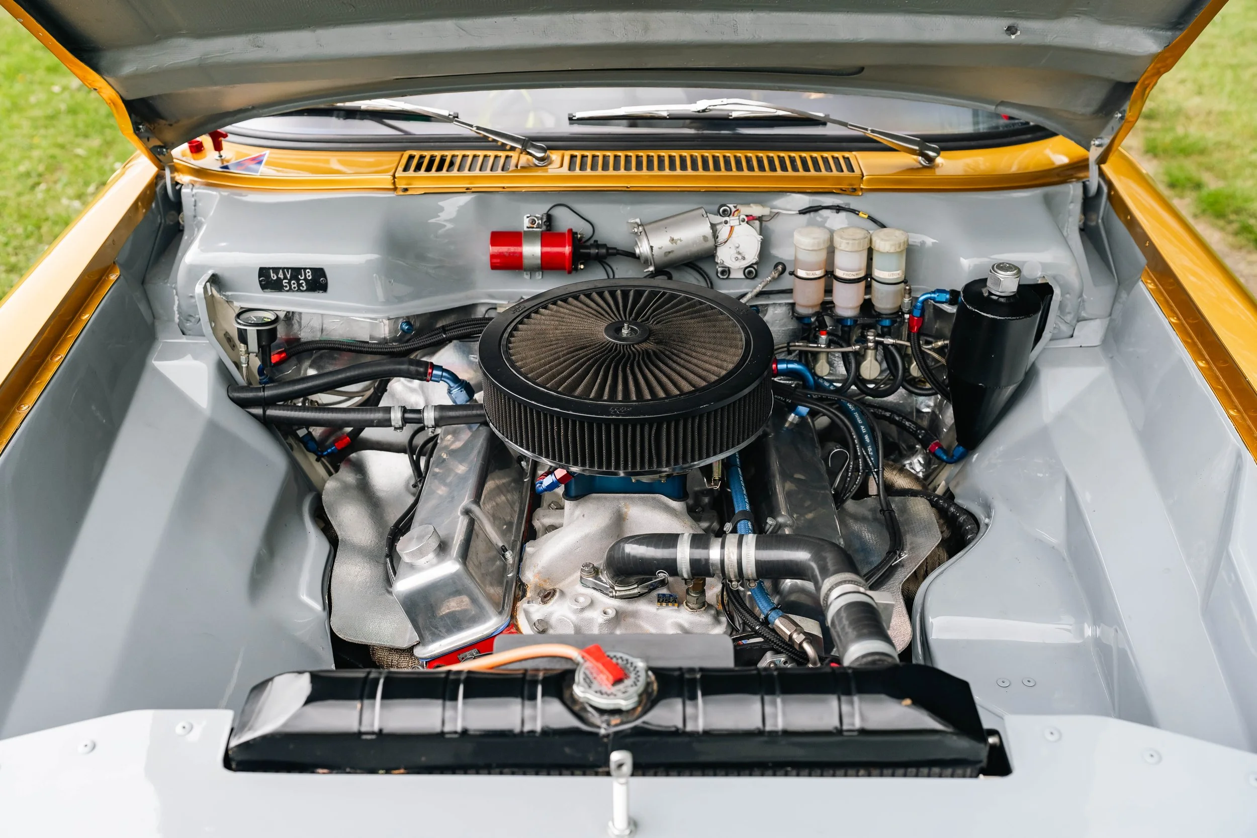 Studebaker Lark Daytona – engine bay, Peter Knight Chevrolet V8, race prepared, white and gold livery