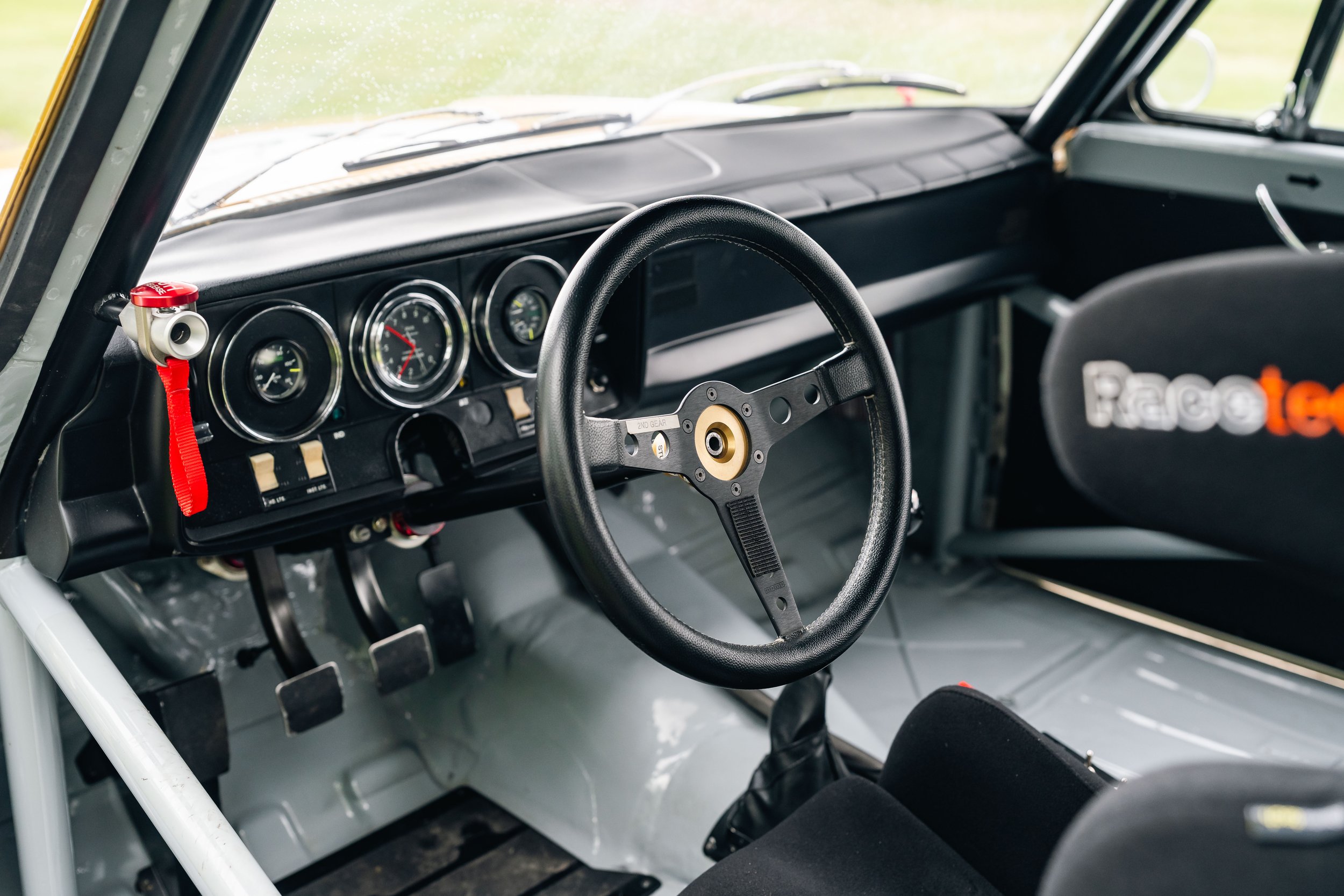 Studebaker Lark Daytona – interior cockpit, steering wheel and dashboard instrumentation