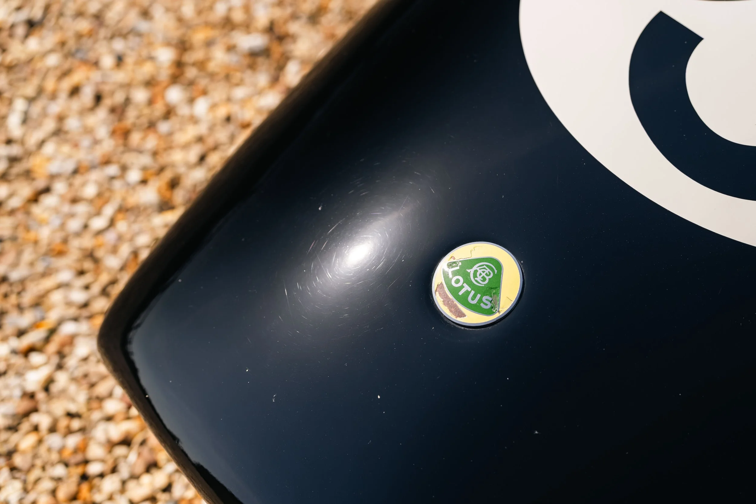Lotus 20 Formula Junior – Lotus badge detail, chassis 20-J-905, black bodywork
