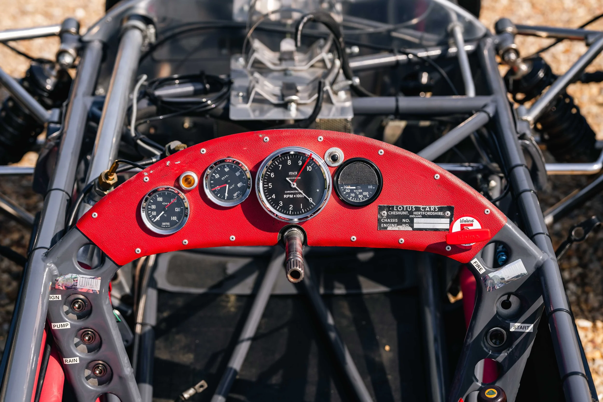 Lotus 20 Formula Junior – dashboard and instruments, chassis 20-J-905, gauges and roll hoop