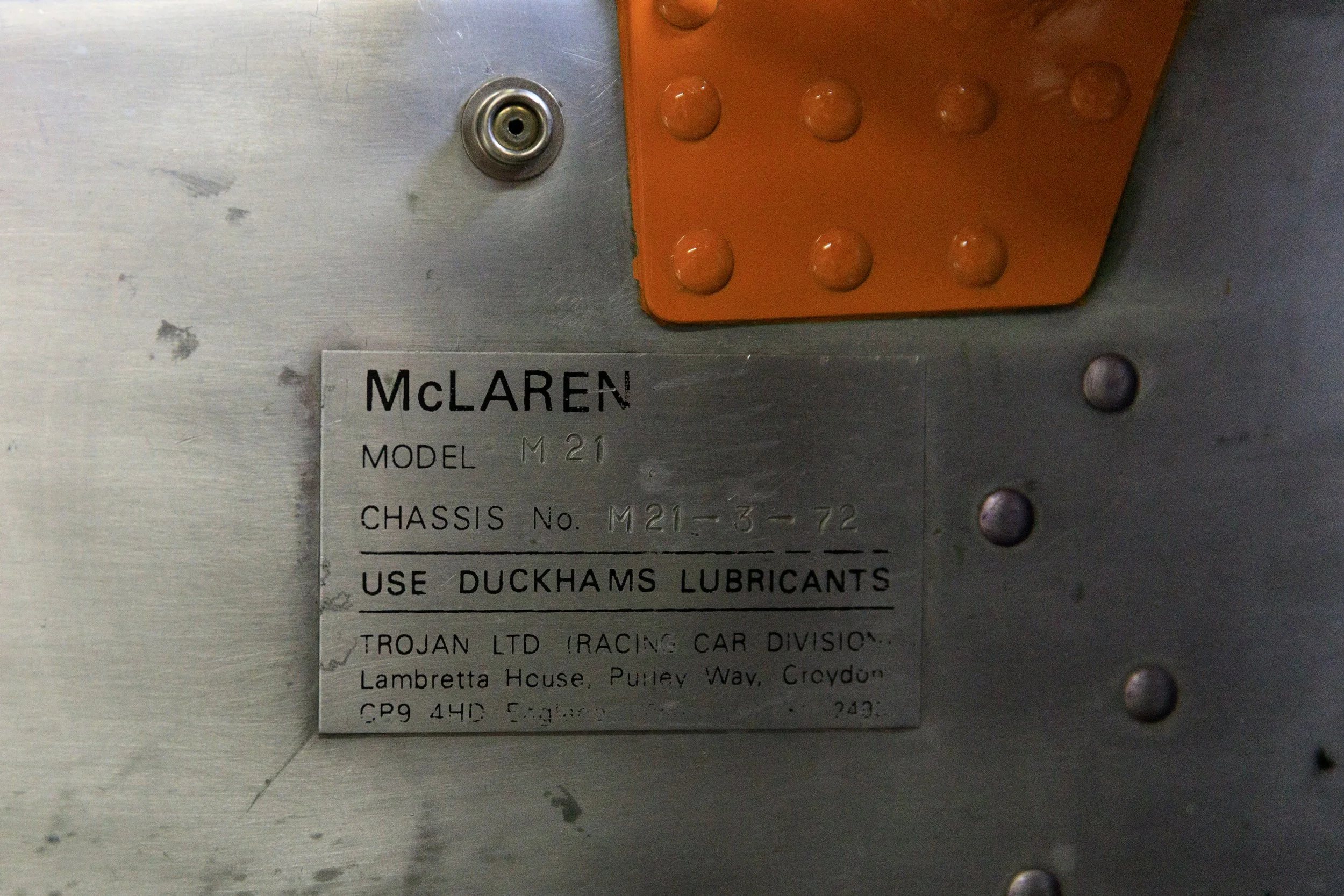 McLaren M21 Formula 2, chassis M21-3 — original chassis identification plate: McLaren Model M21, Chassis No. M21-3-72, Use Duckhams Lubricants, Trojan Ltd Racing Car Division, Lambretta House Purley Way Croydon