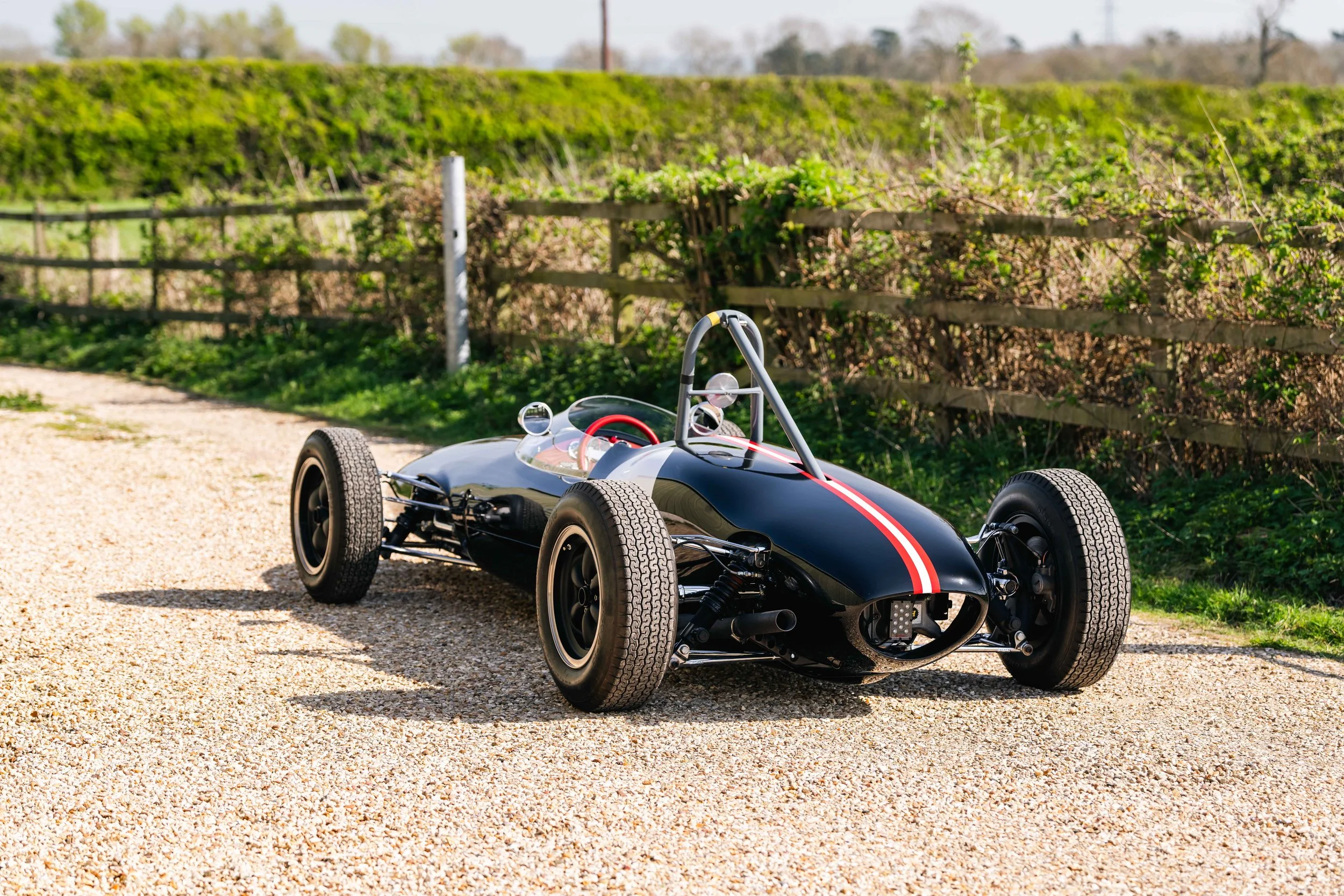 Lotus 22 Formula Junior – front three-quarter view, chassis 22-J-39, black livery with Austrian stripes