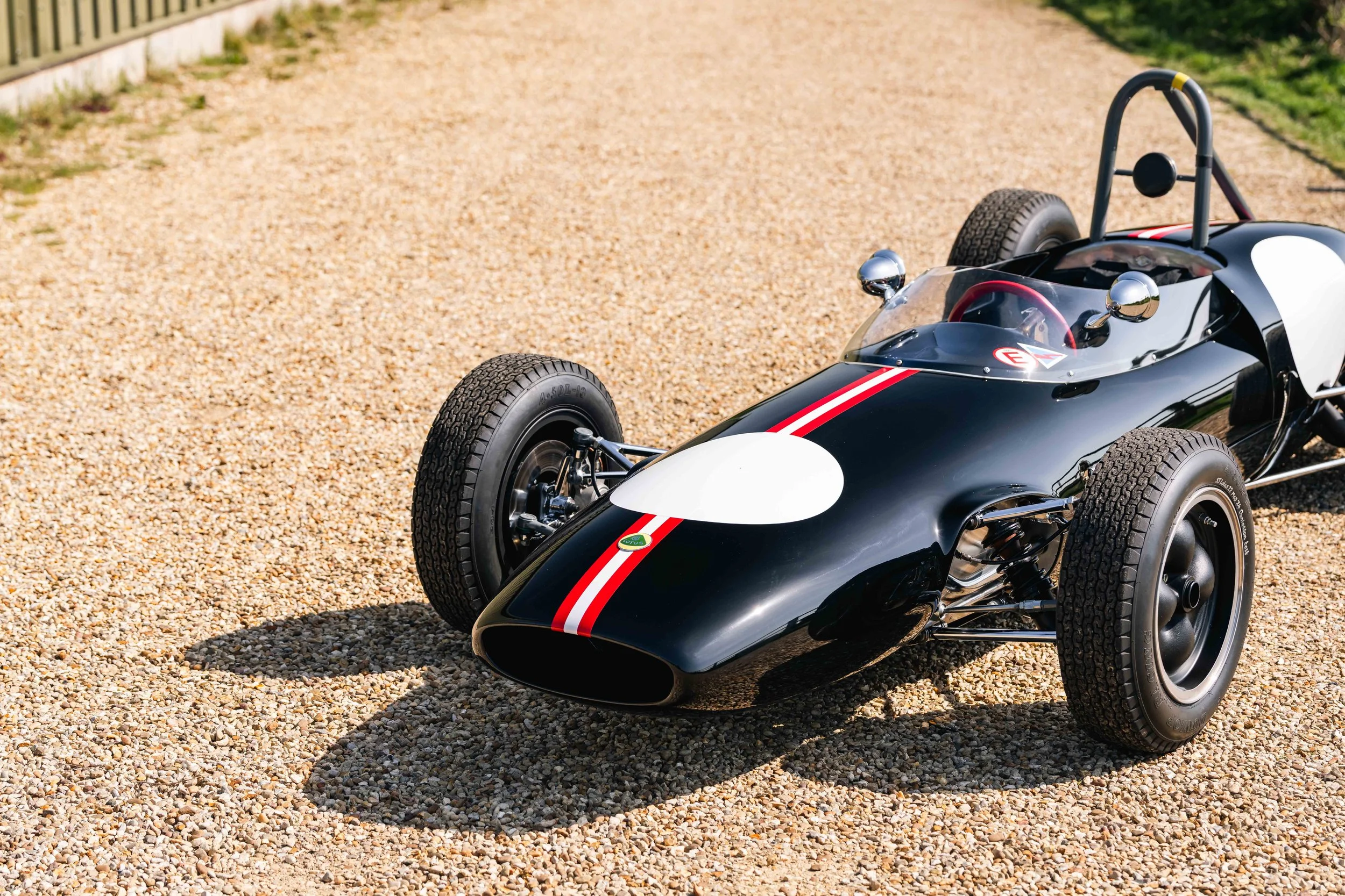 Lotus 22 Formula Junior – right side front three-quarter, chassis 22-J-39, black livery with Austrian stripes