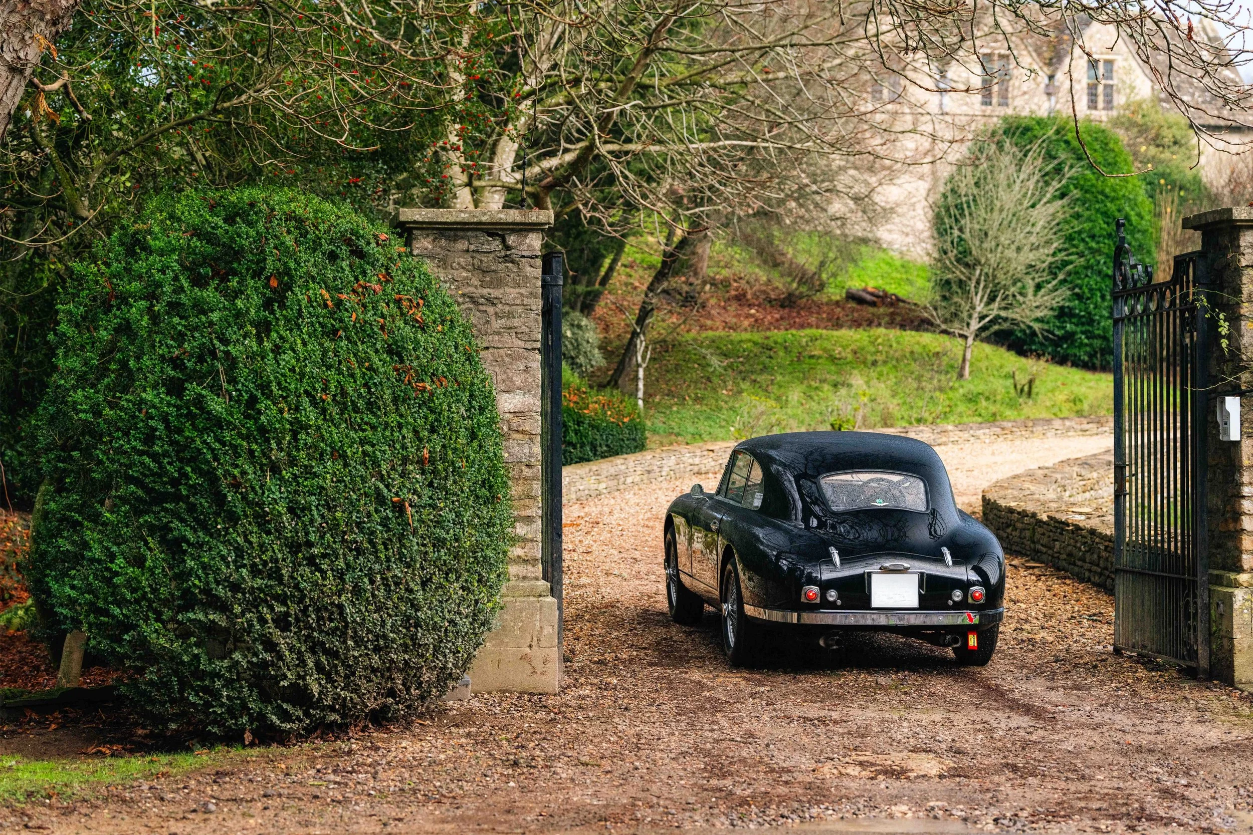 Aston Martin DB2 2.jpg