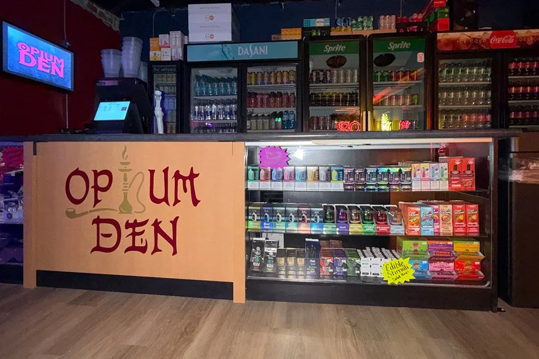 opiumden-13.jpg