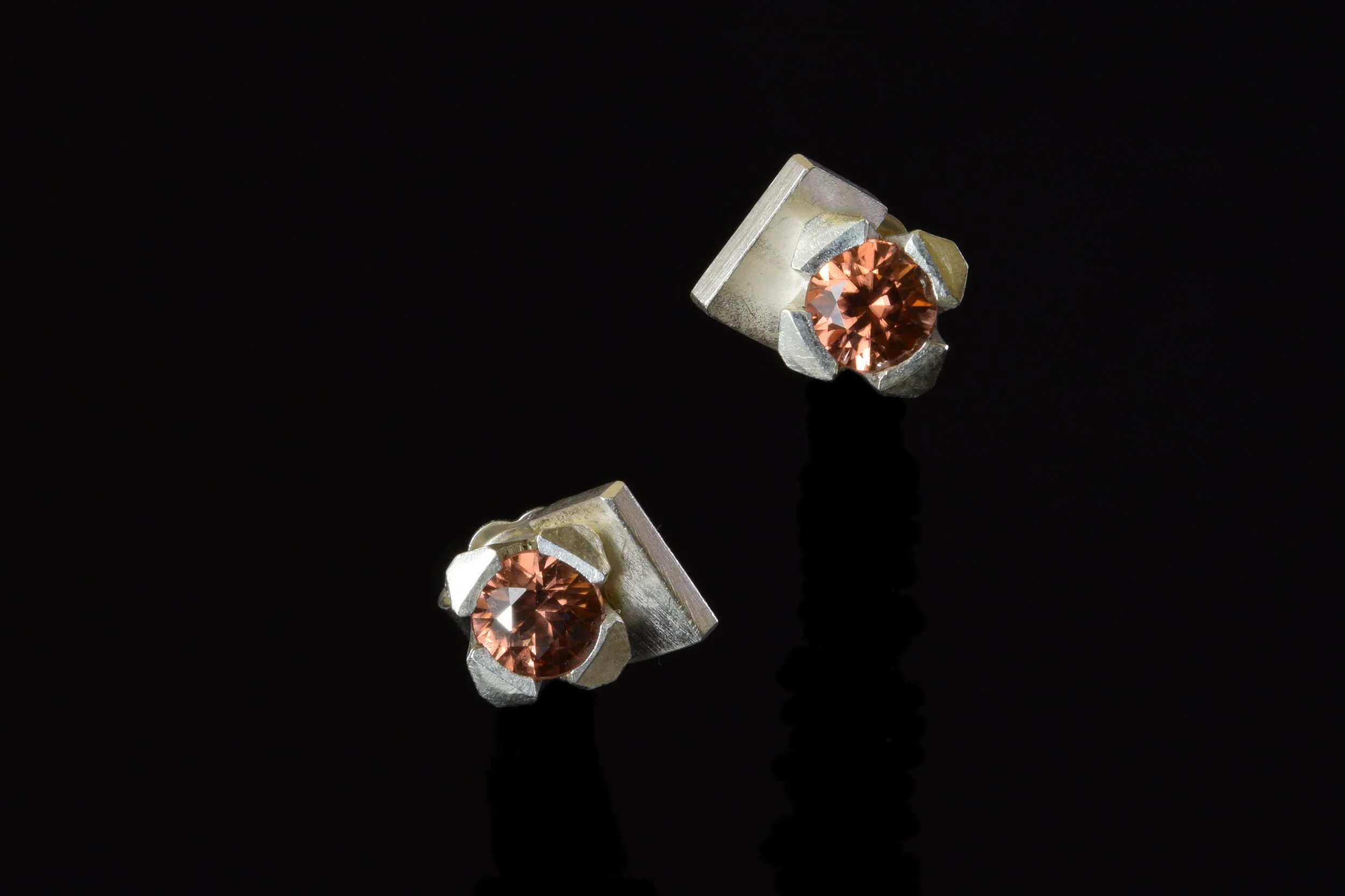 4-claw Zircon rose studs in silver