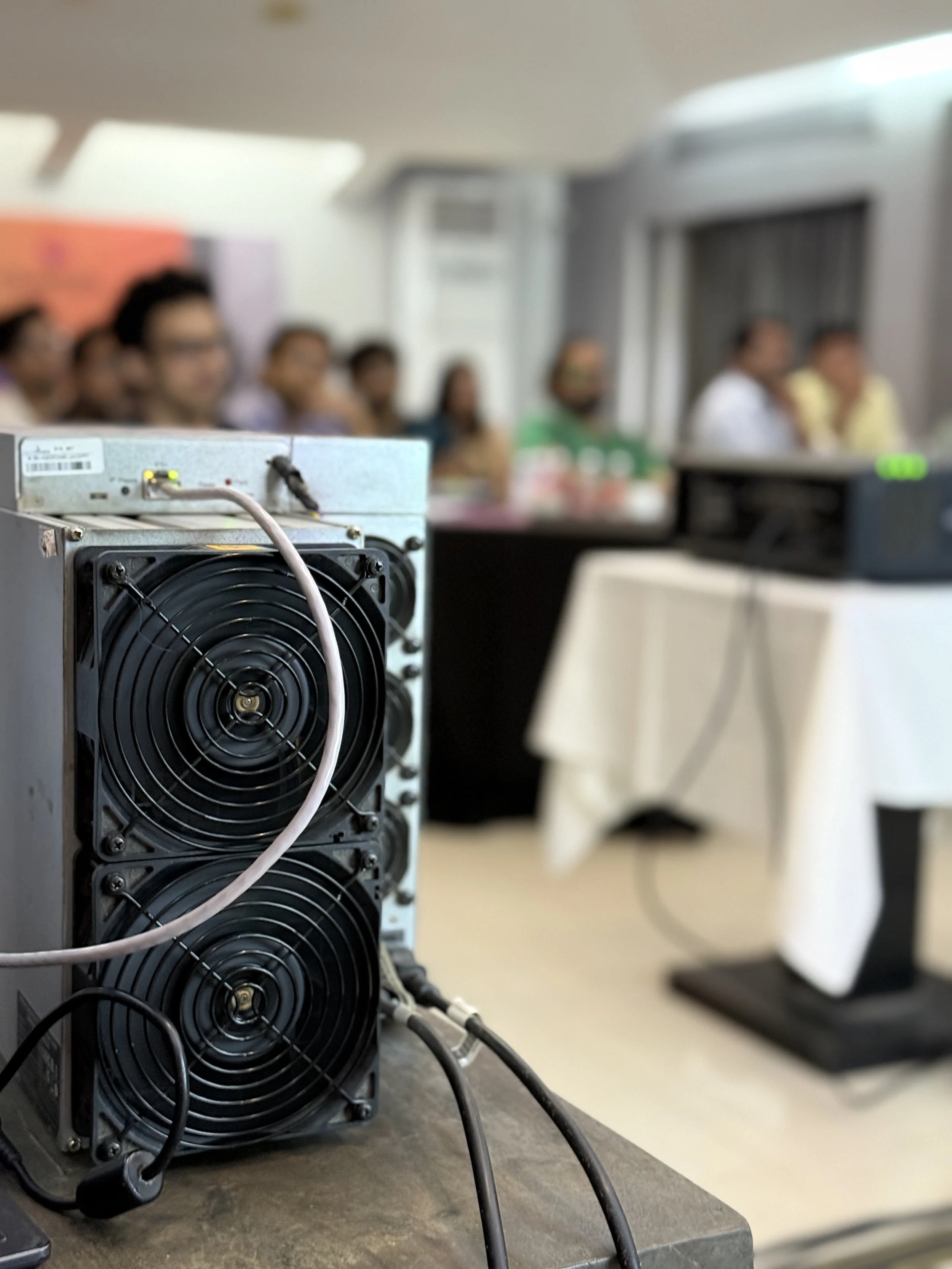 Náš prvý diplom o ťažbe bitcoinov: 3 dni vzdelávania a ťažby v Goa