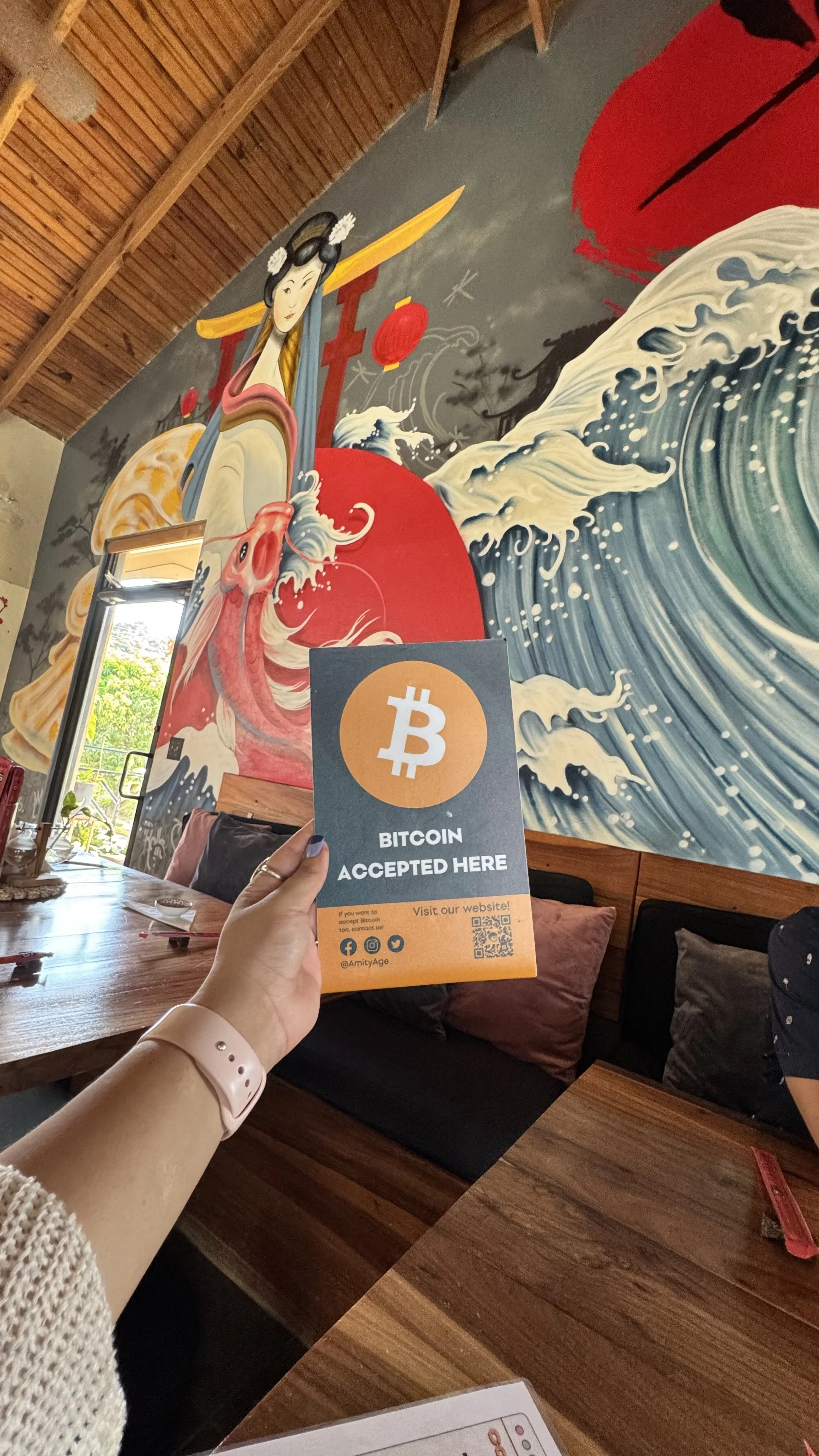 roatan bitcoin