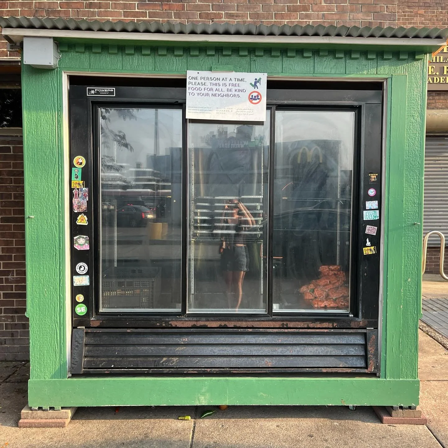 Live update from our volunteer Mara! ✅

Sorted through all the veggies in the fridge, got rid of a bunch of boxes and plastic and rotted food and gave her a wipe down. 

@doubletrellis was dropped off while I was there so fridge has some premade meal