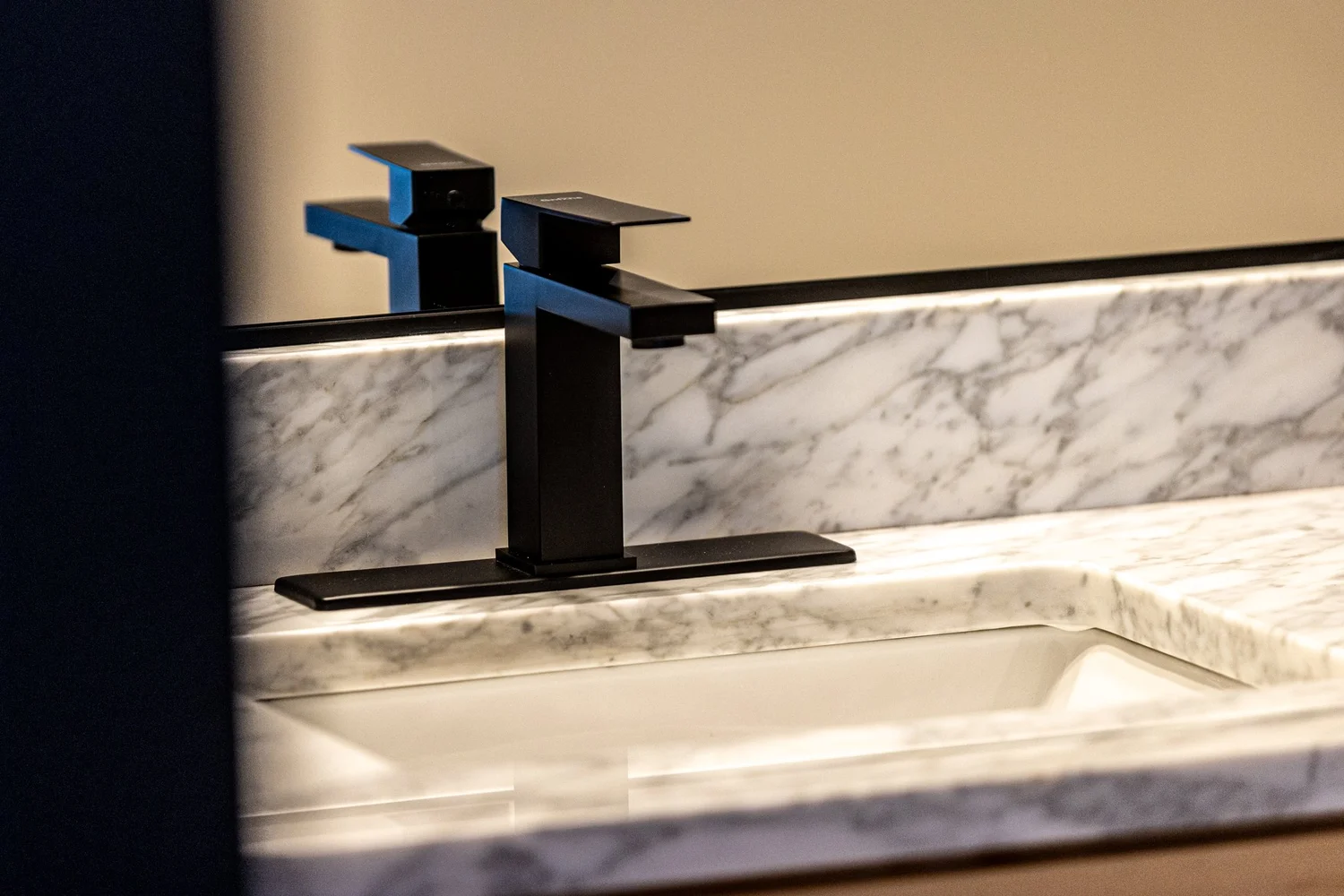 Azure Upscale Apartments Eau Claire
