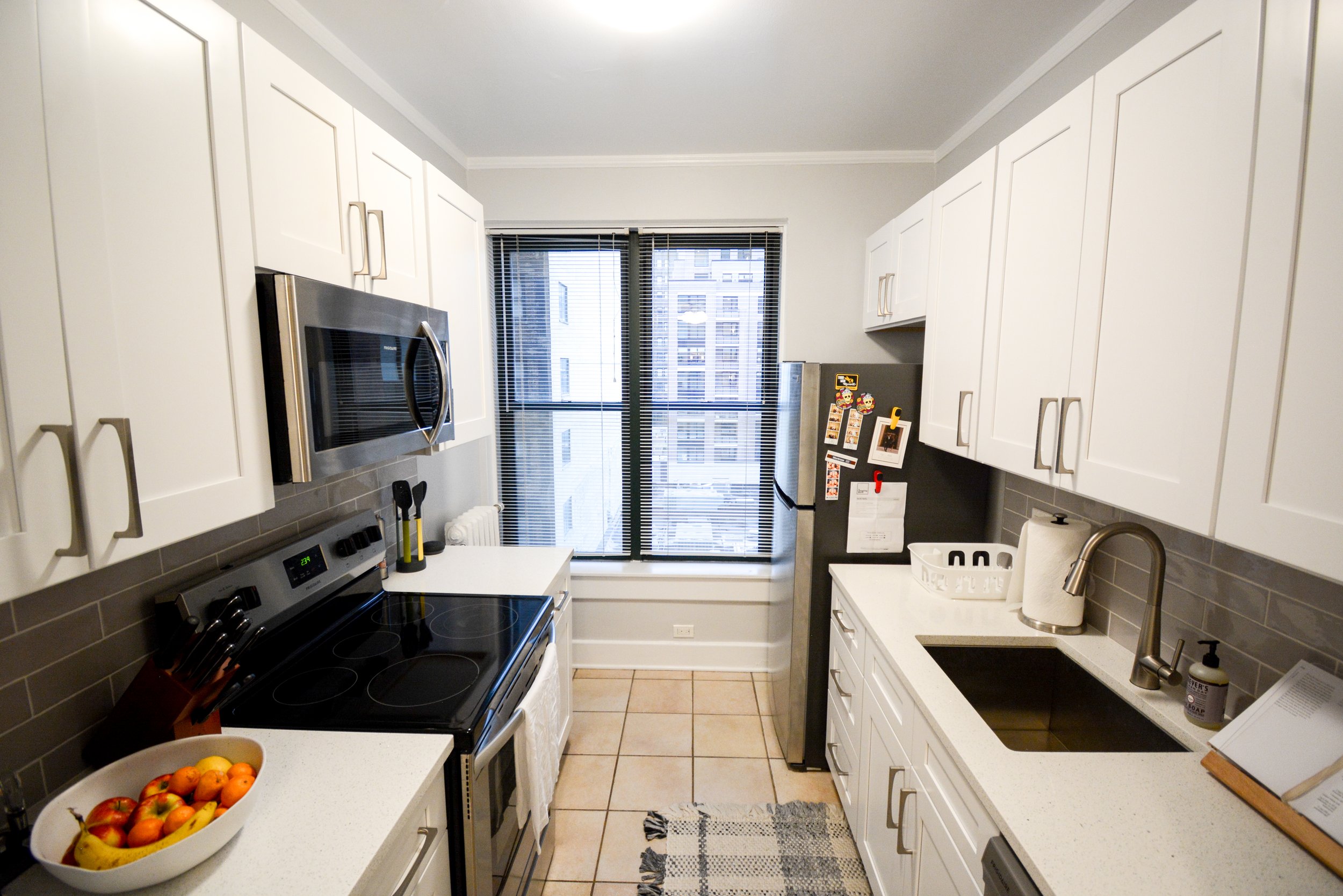 3 700 Kitchen.jpg