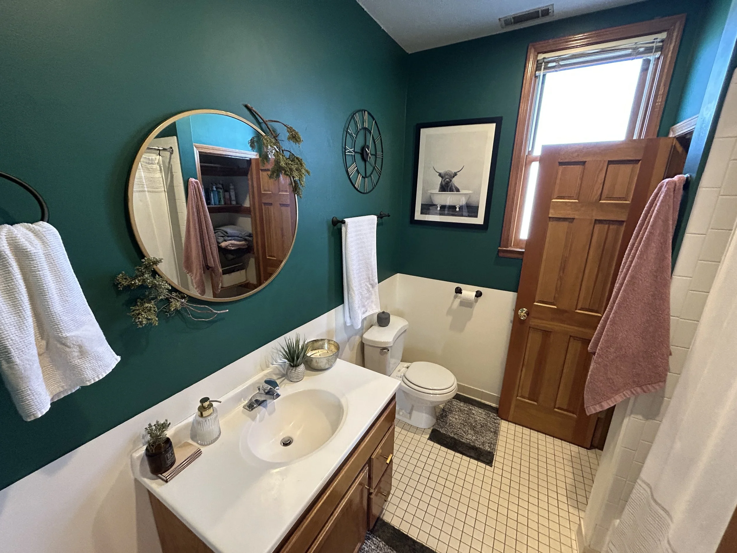 8 3607-2 Bathroom 1.jpg