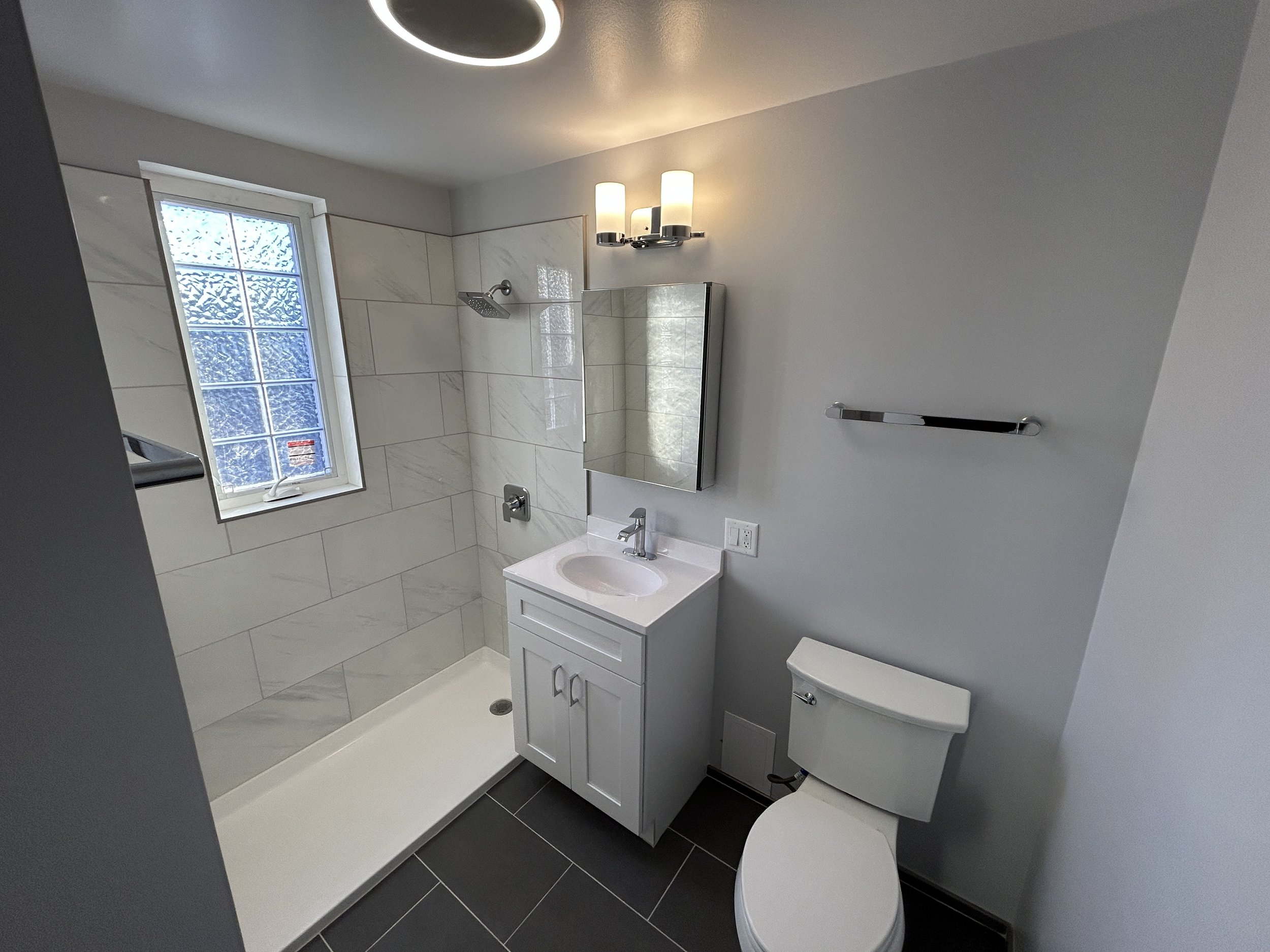 5 1049 3 Bathroom.jpg
