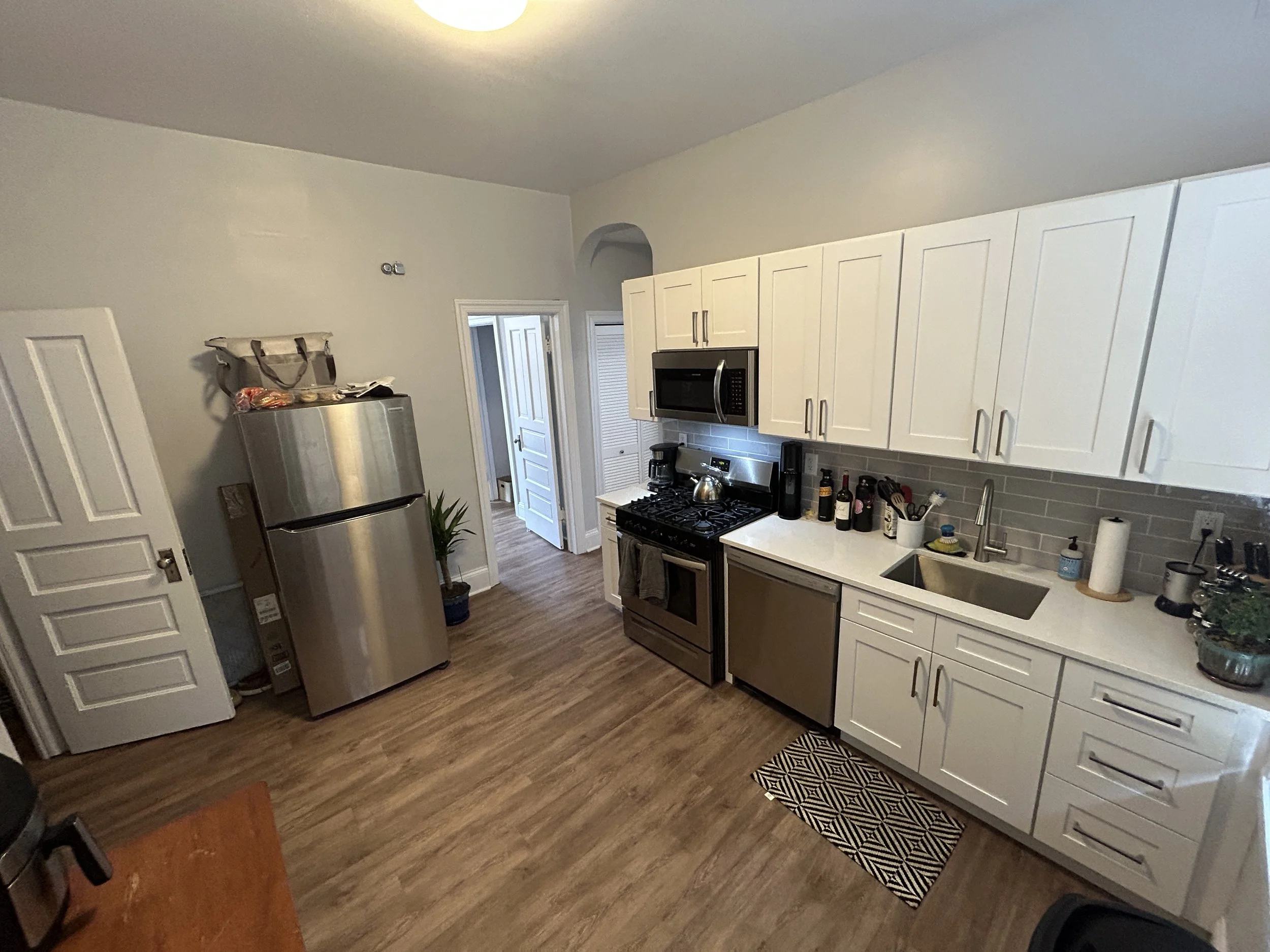 1 1049-2 Kitchen.jpg