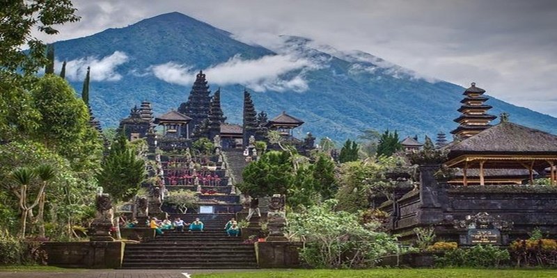 Besakih Temple with Agung.jpg