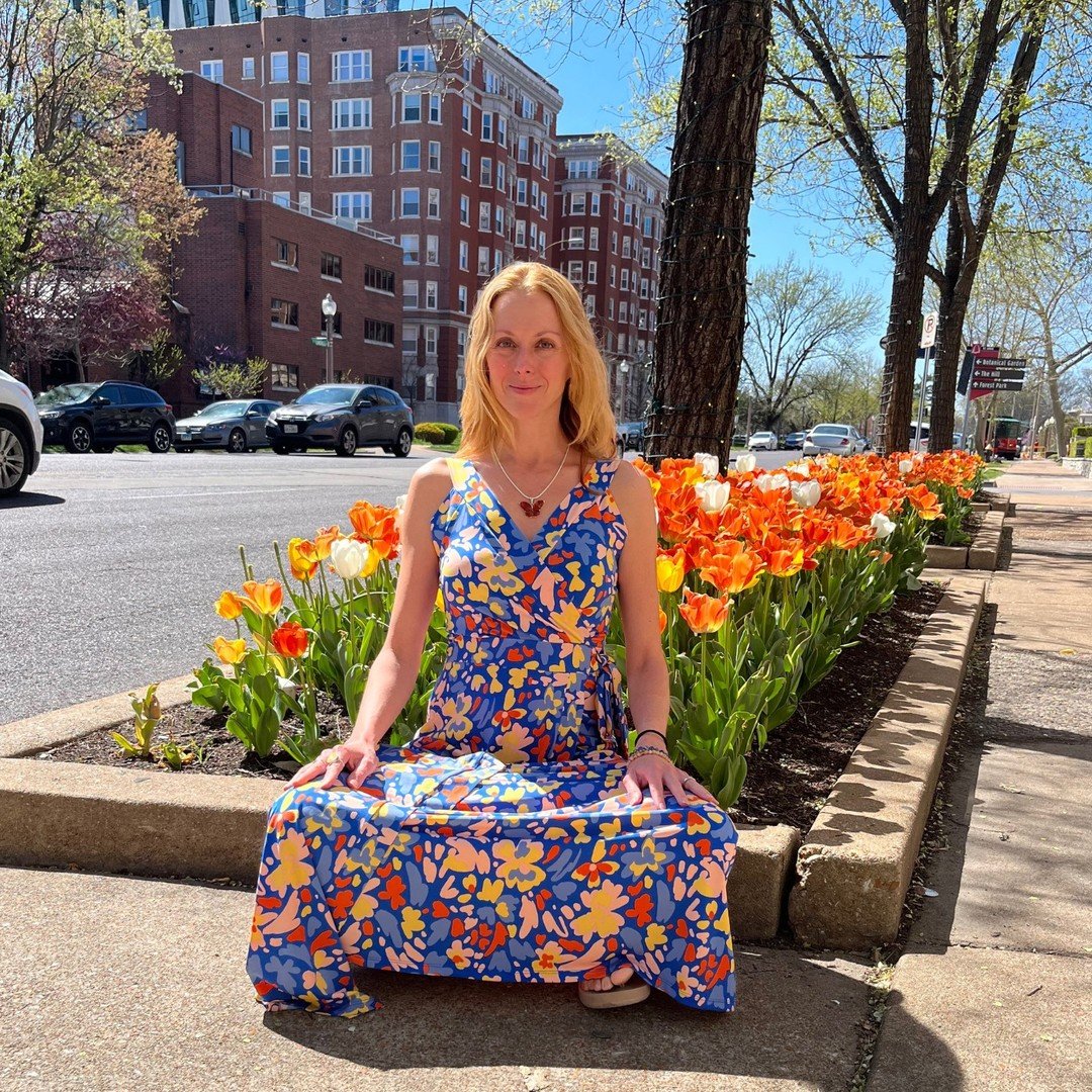 Surrounded by the vibrant beauty of May flowers, I find myself attuned to the whispers of Mother Nature, always helping me ground in and guide me toward purpose. 

Here are three ways these blossoms speak to me (and you) about our purpose path:

1️⃣ 