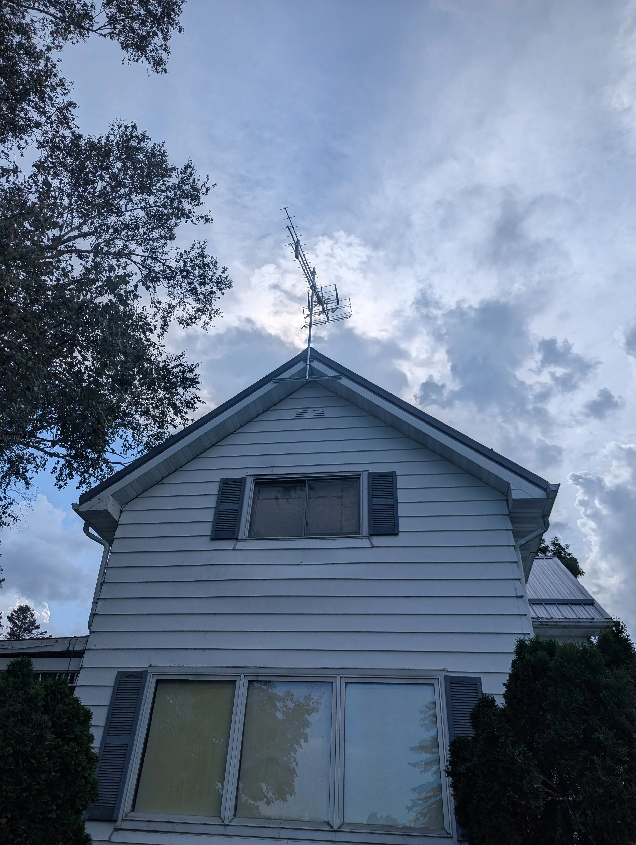 How Much Does Professional TV Antenna Installation Cost in Wisconsin?