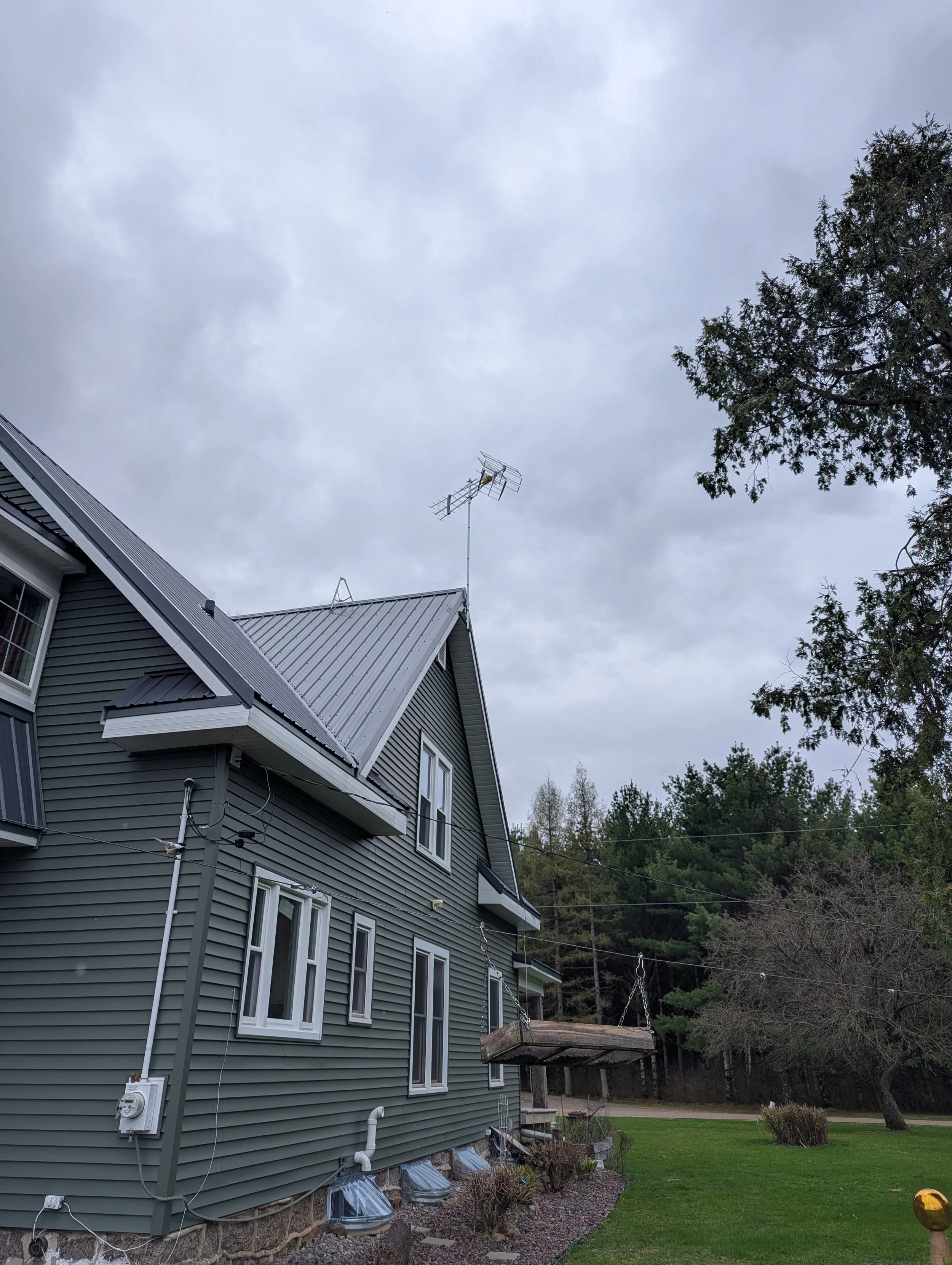 Home antenna installation optimized for signal in Fond du Lac, WI