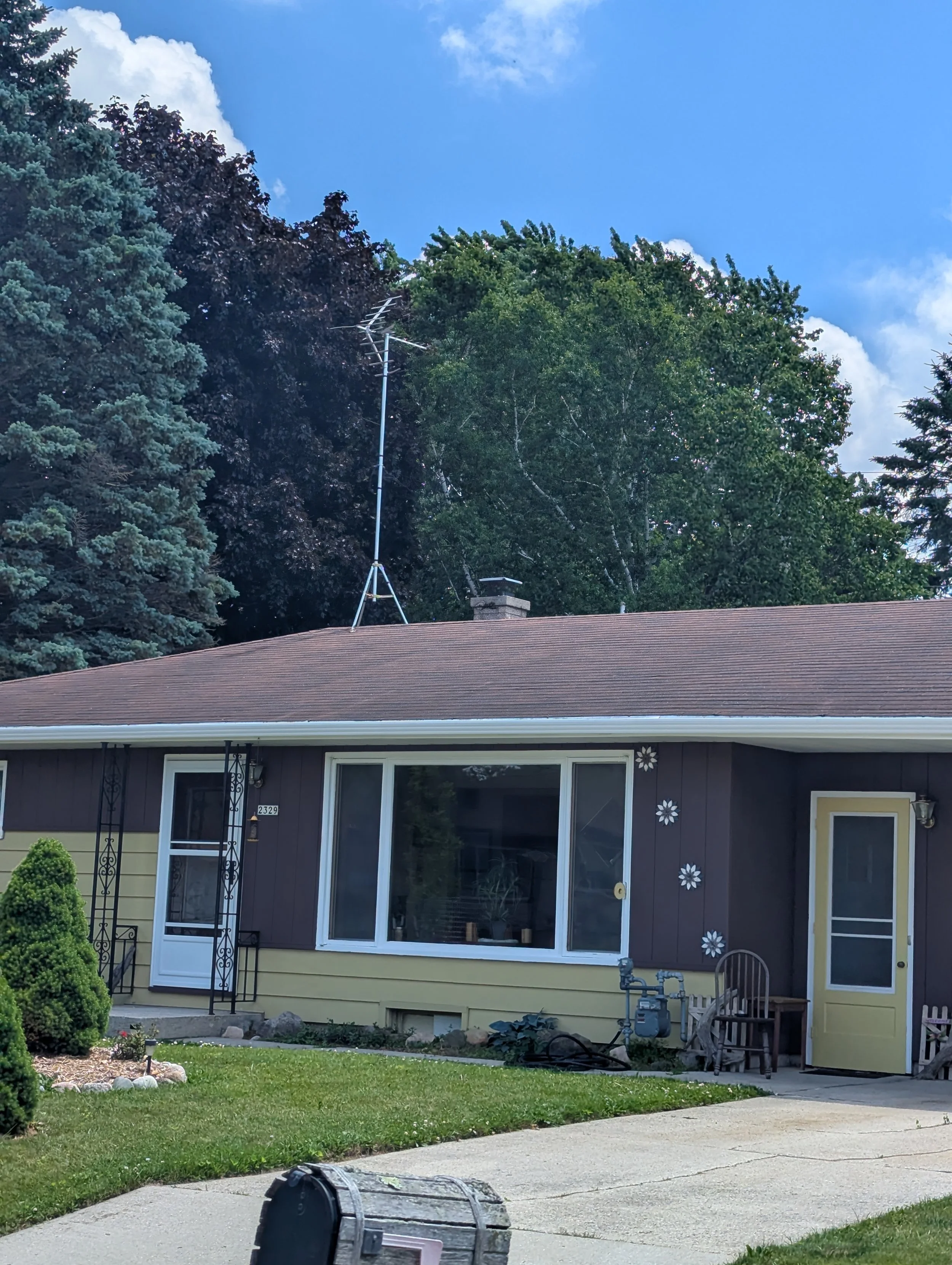 Clean rooftop antenna install with RG6 cable routing in Omro, WI.