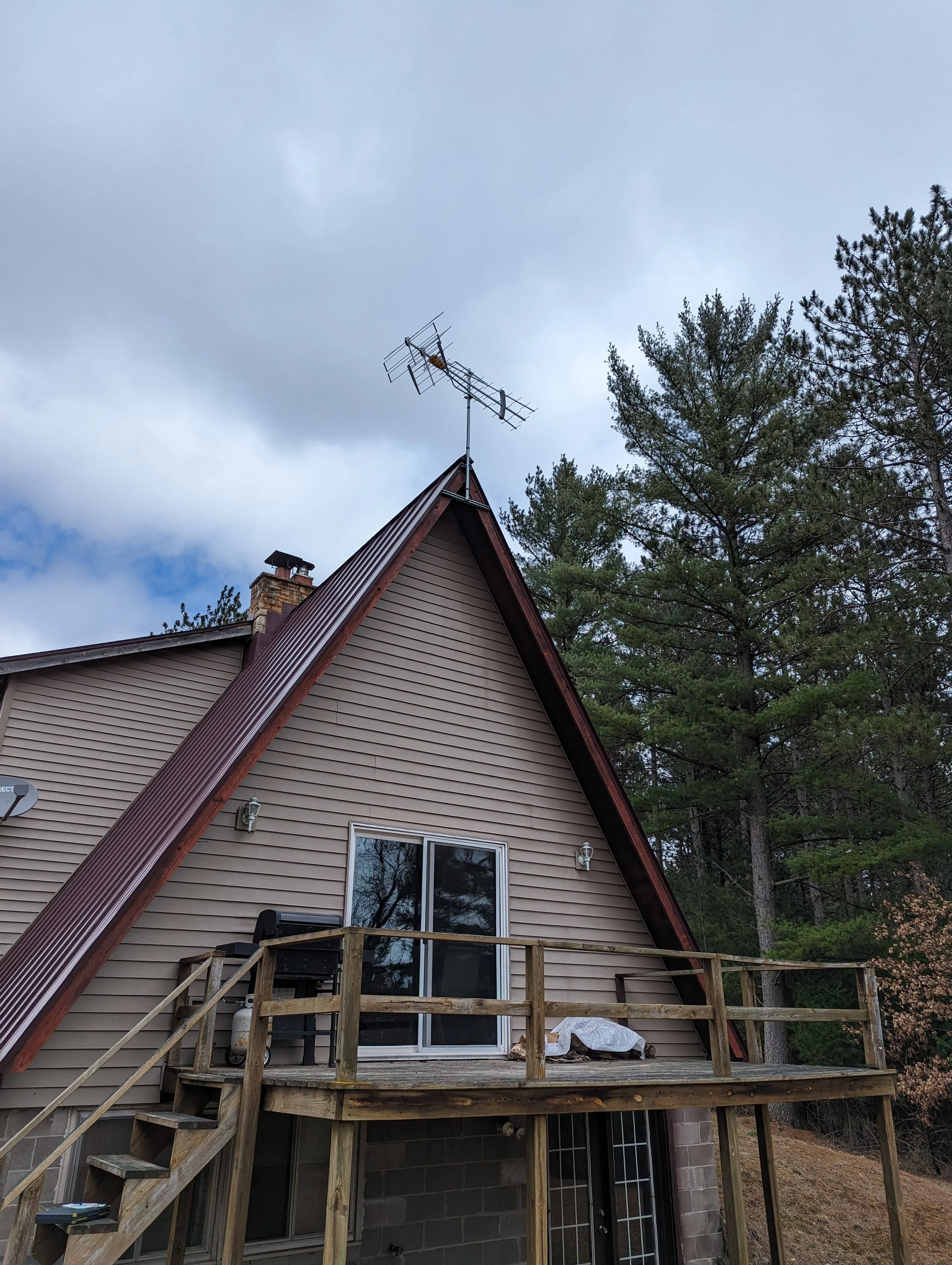 Rural home outdoor antenna install — 40+ channels in Ripon, WI