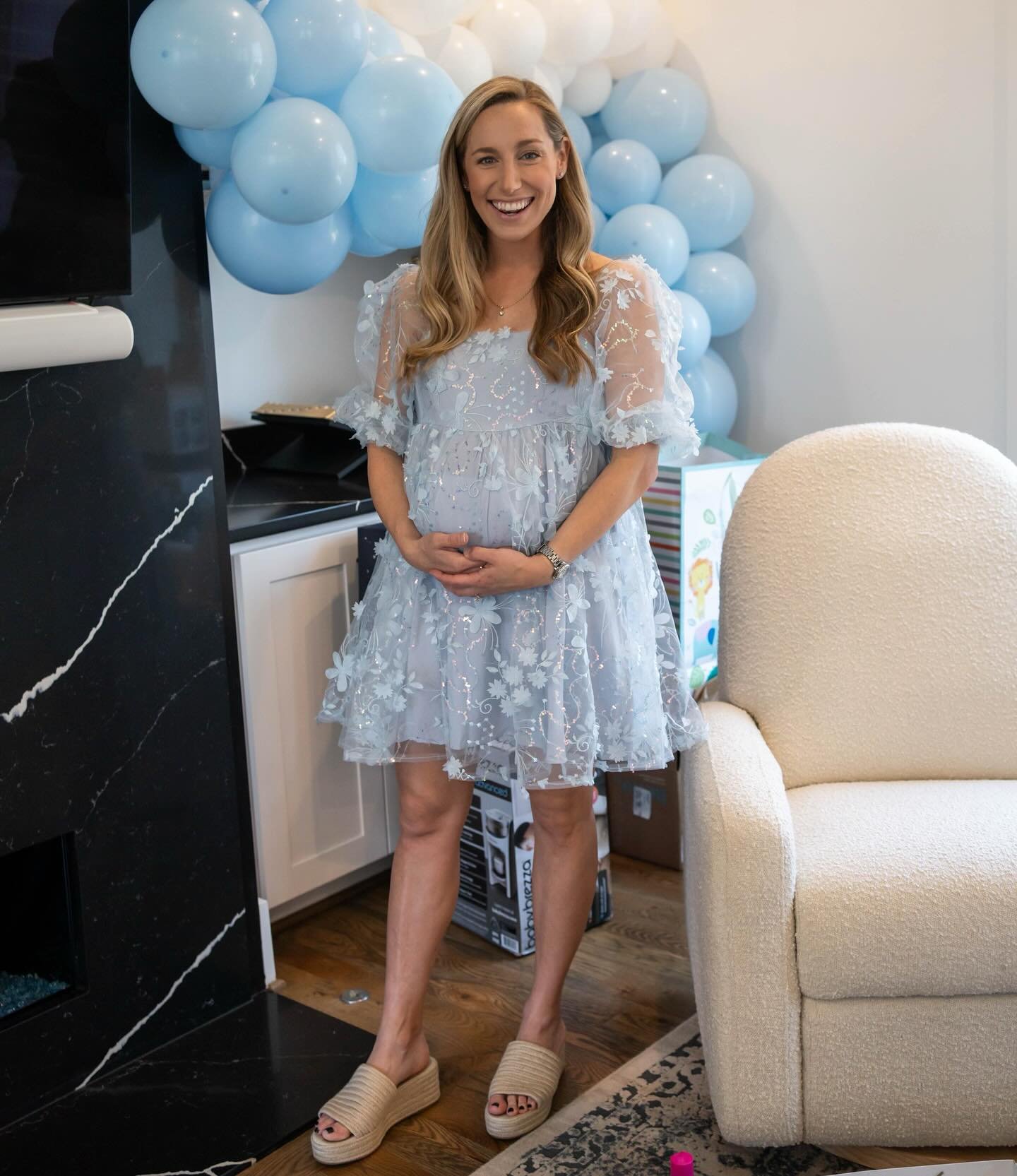 Gorgeous in the Georgina Dress! 🩵

#maternity #maternityphotoshoot #pregnant #pregnancy #preggo #mama #mom #momlife #momtobe #pregnancyjourney #maternityfashion #girlmom #spring #fashion #baby #parenthood #momlife #motherhood #nashville #nash #tn #6