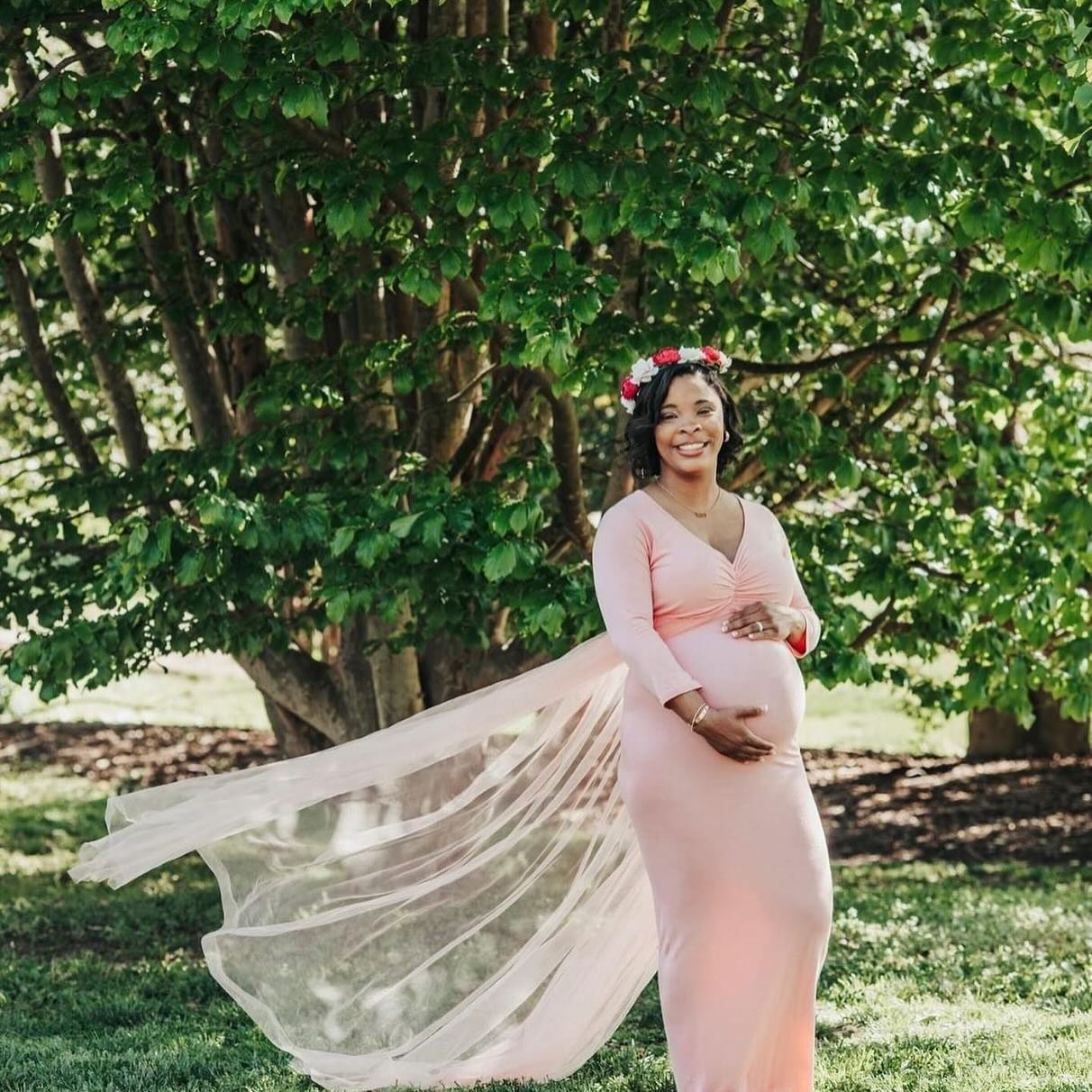 This mama is glowing &amp; gorgeous in The Grace Gown! 🌸 

Congratulations, Dar&rsquo;Neshia, on your beautiful growing family.

#maternity #maternityphotoshoot #pregnant #pregnancy #preggo #mama #mom #momlife #momtobe #pregnancyjourney #maternityfa